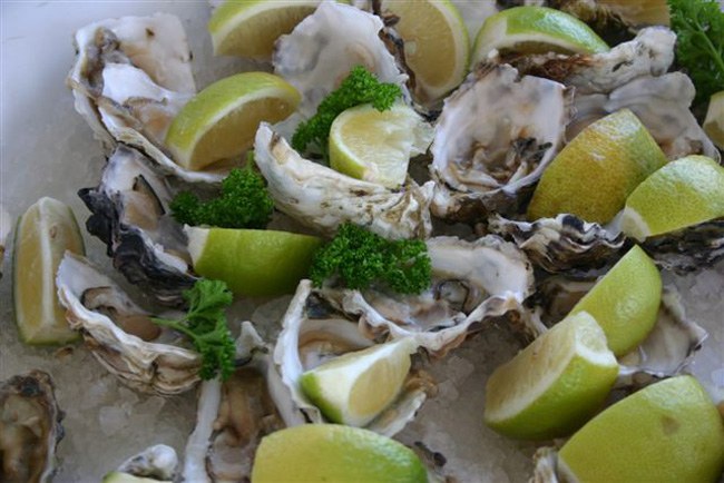Mola Mola fresh oysters.jpg