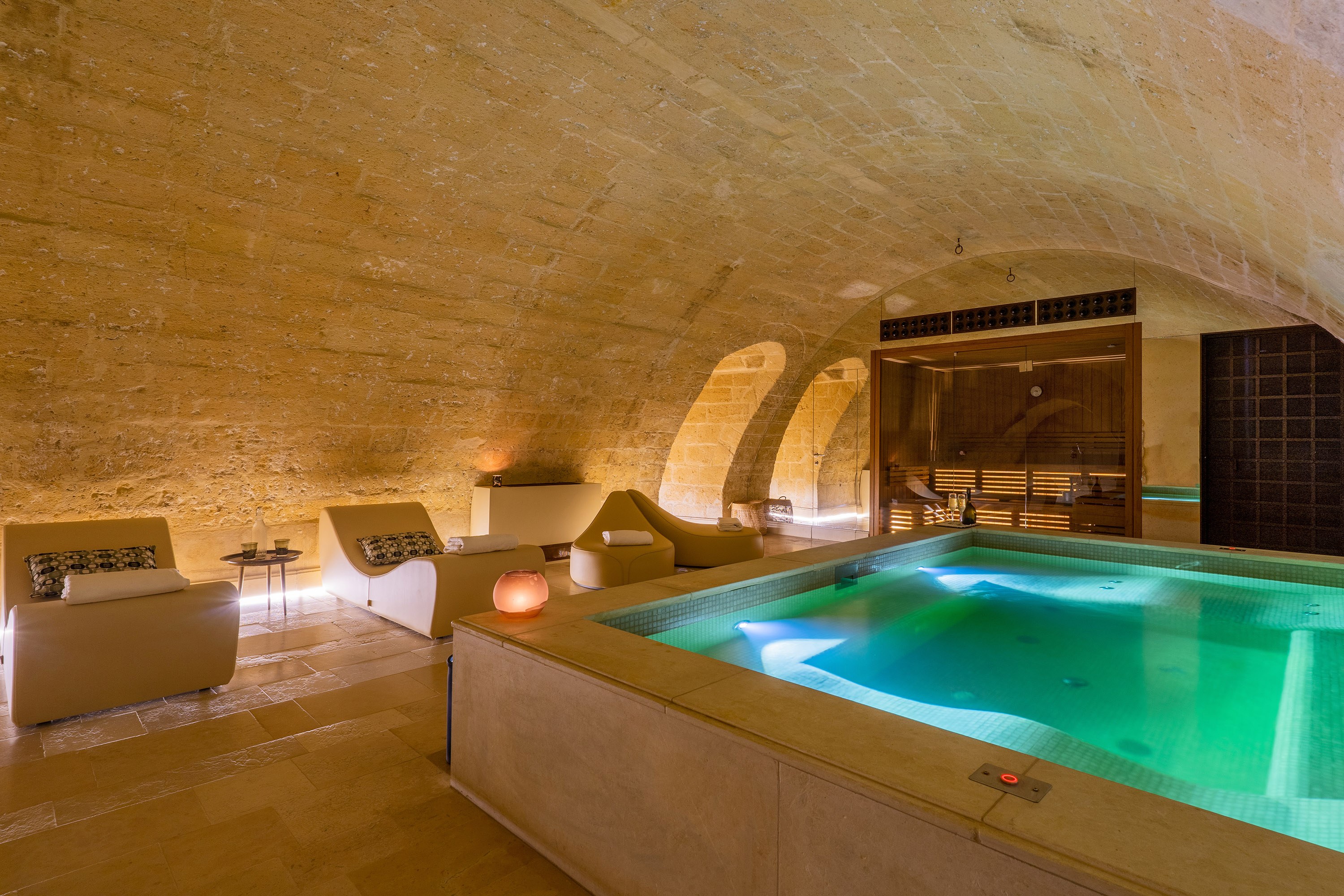 IT-Accommodatie-Palazzo Maresgallo-Spa pool.jpg