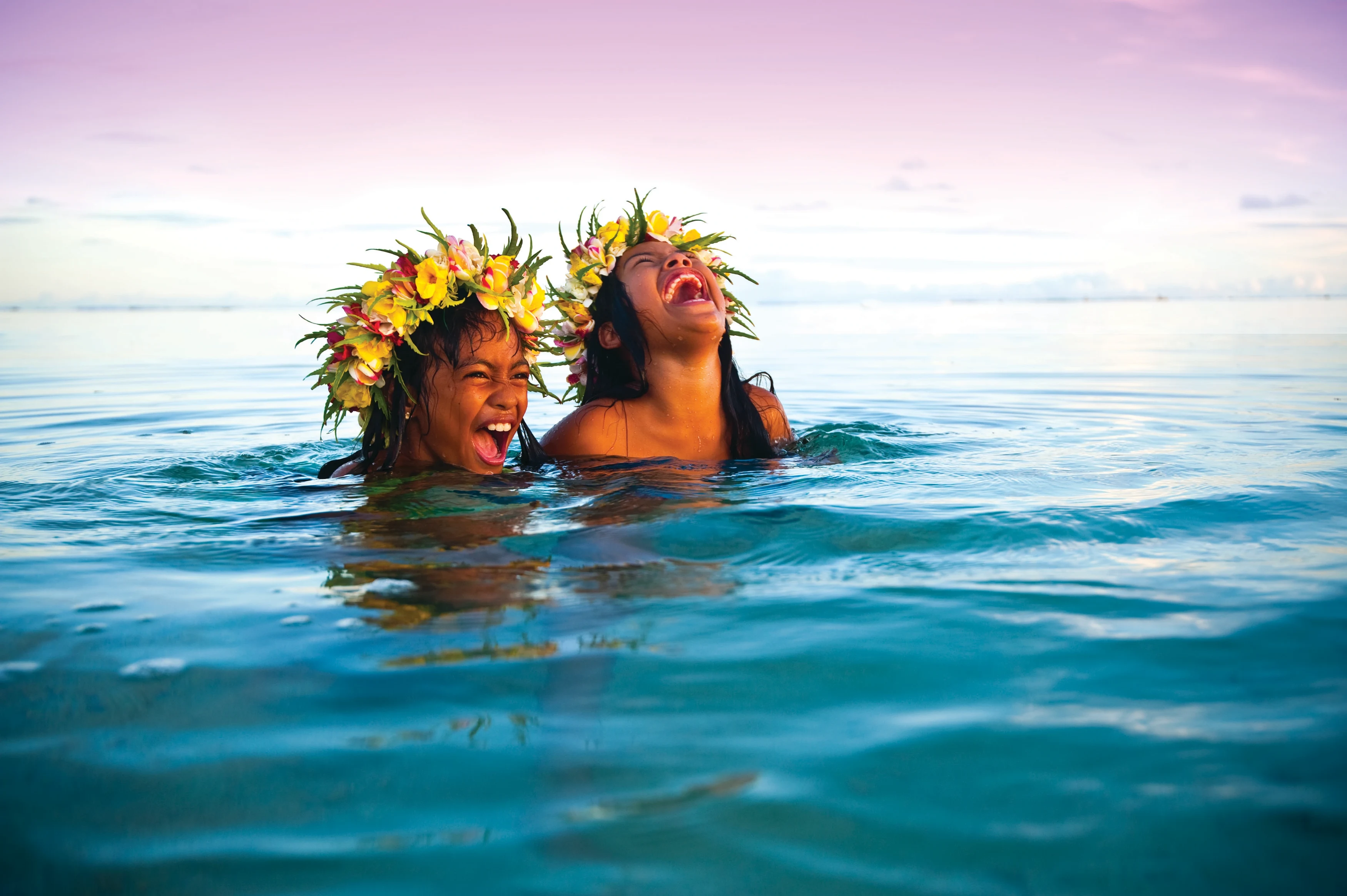 Cook Islands - peopl in the sea.webp