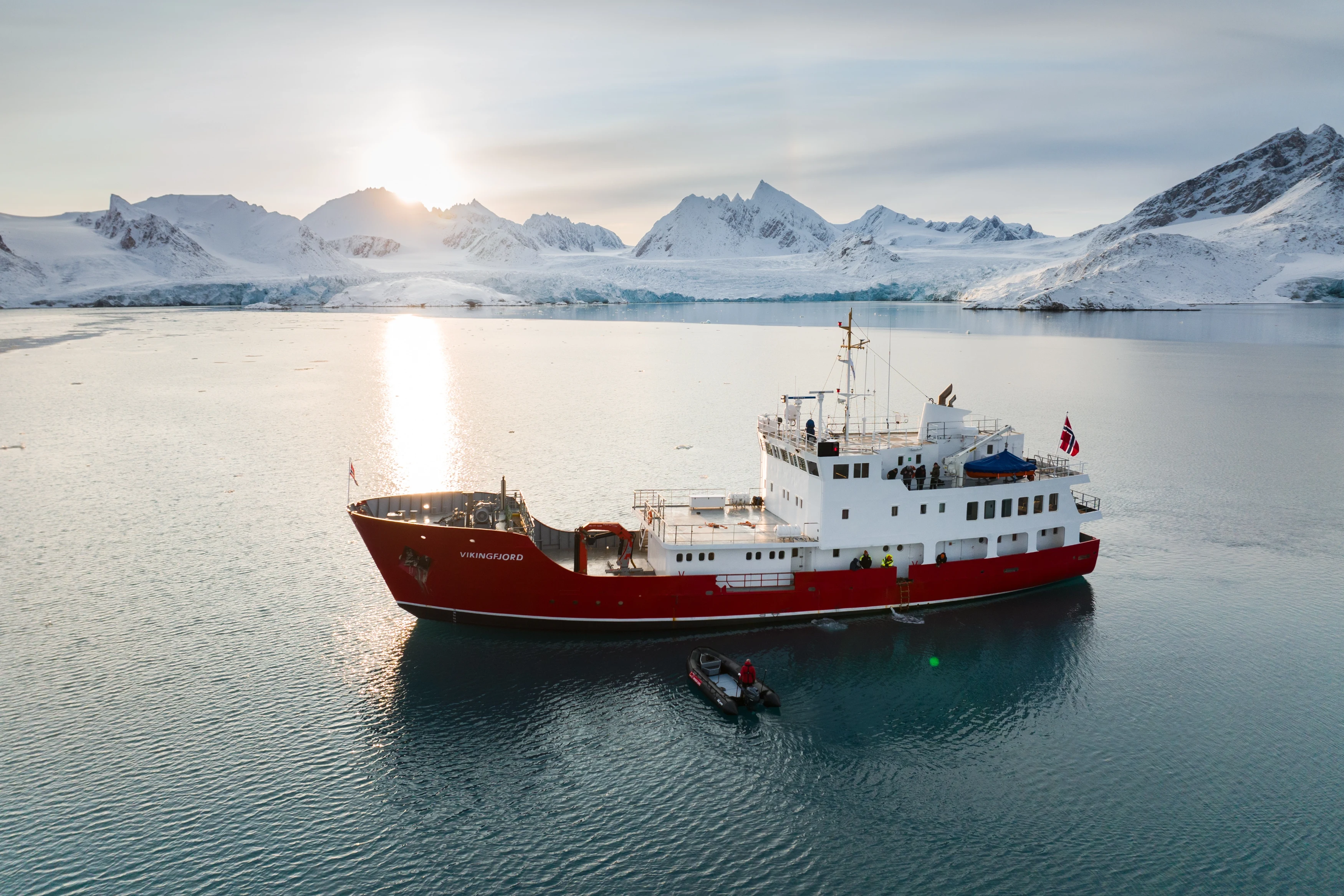 Copy of MV Vikingfjord in Svalbard with Zodiac and sun in background Secret Atlas - kopie.webp
