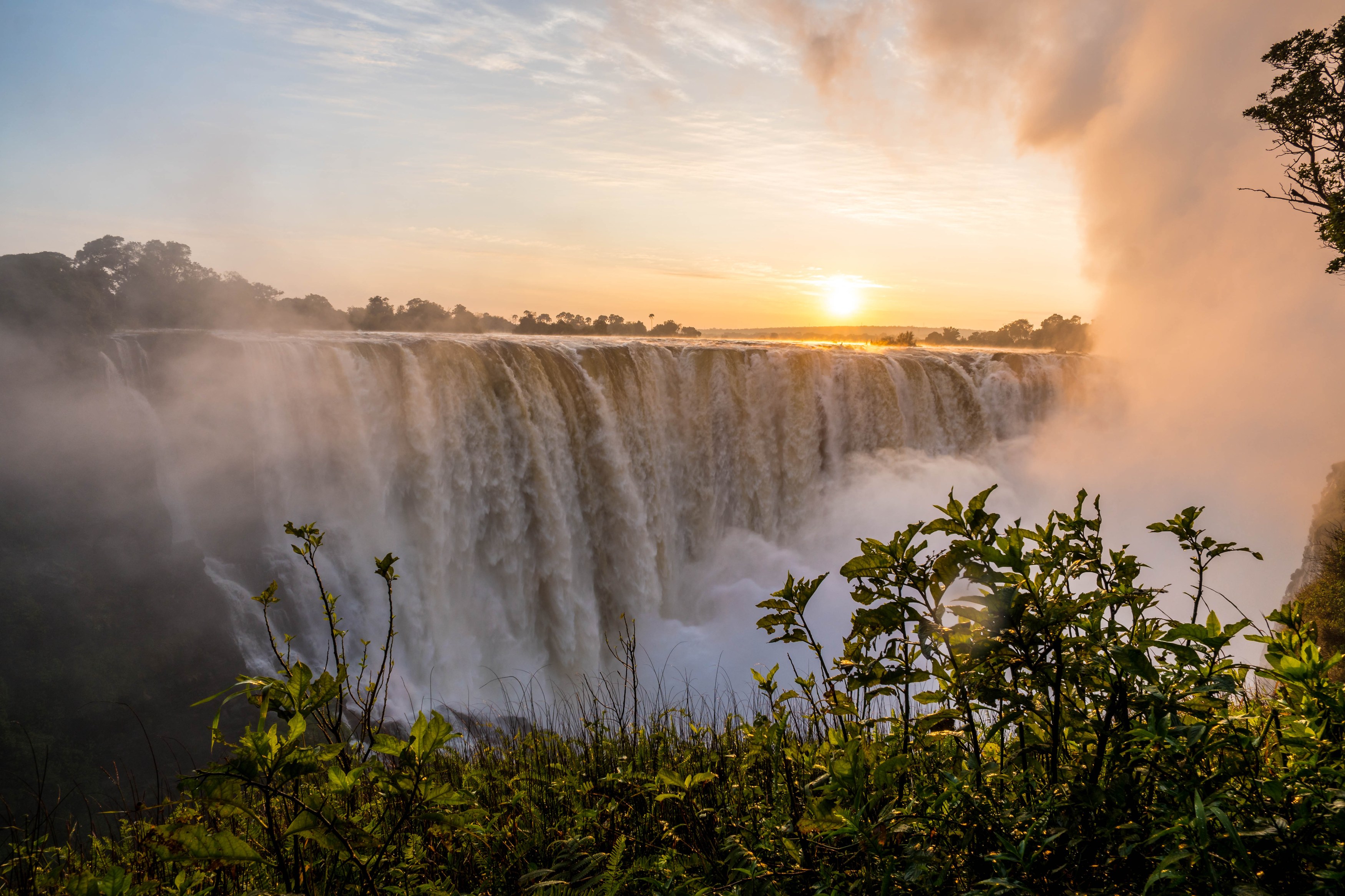ZW-Victoria Falls- Shutterstock.jpg