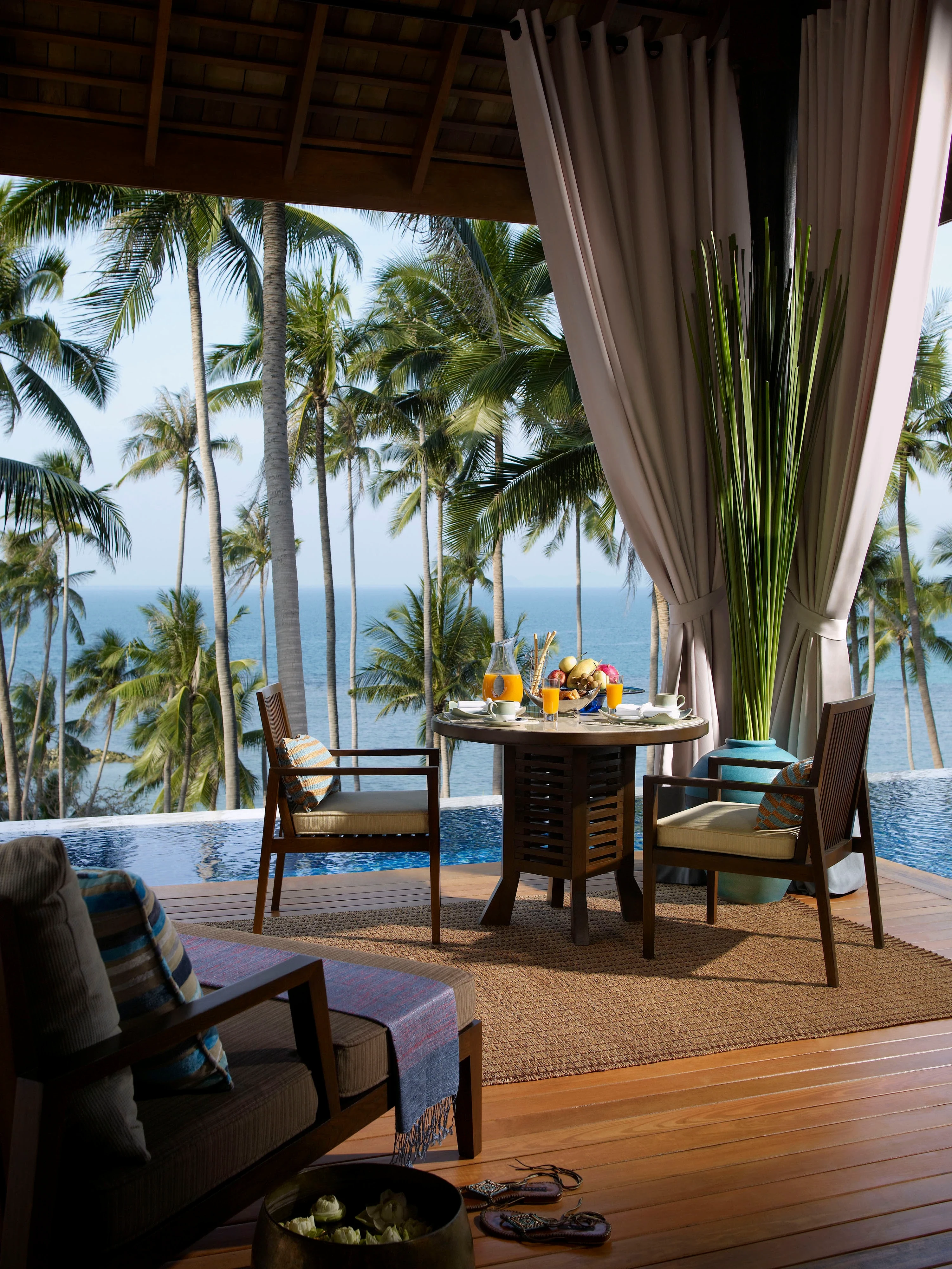 TH - FS  Resort Koh Samui - Diner at Pool.webp