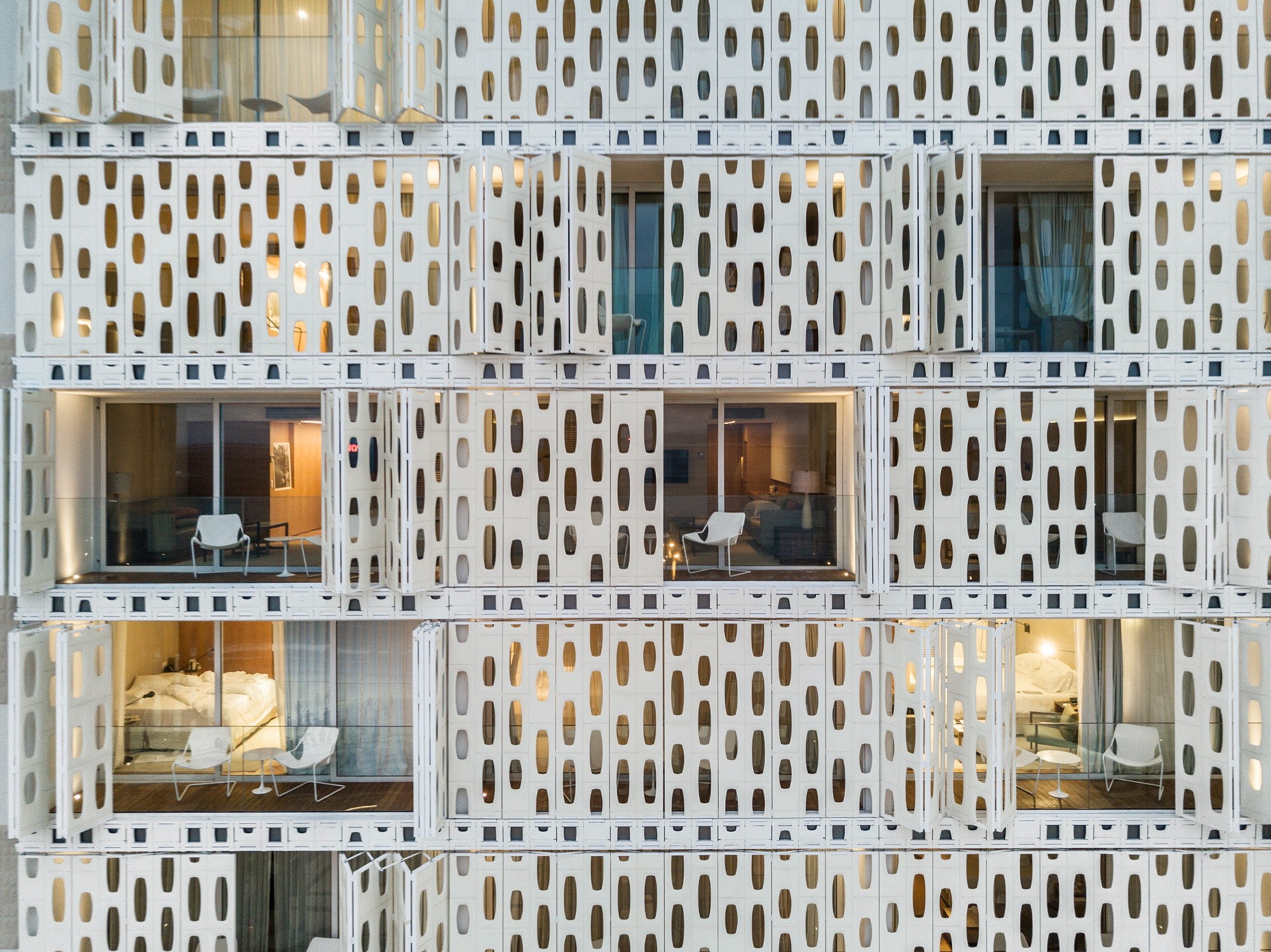 BR - Hotel Emiliano - Facade.jpg