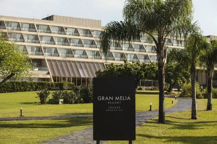 AR-Melia Iguazú Entrada hotel 1.webp