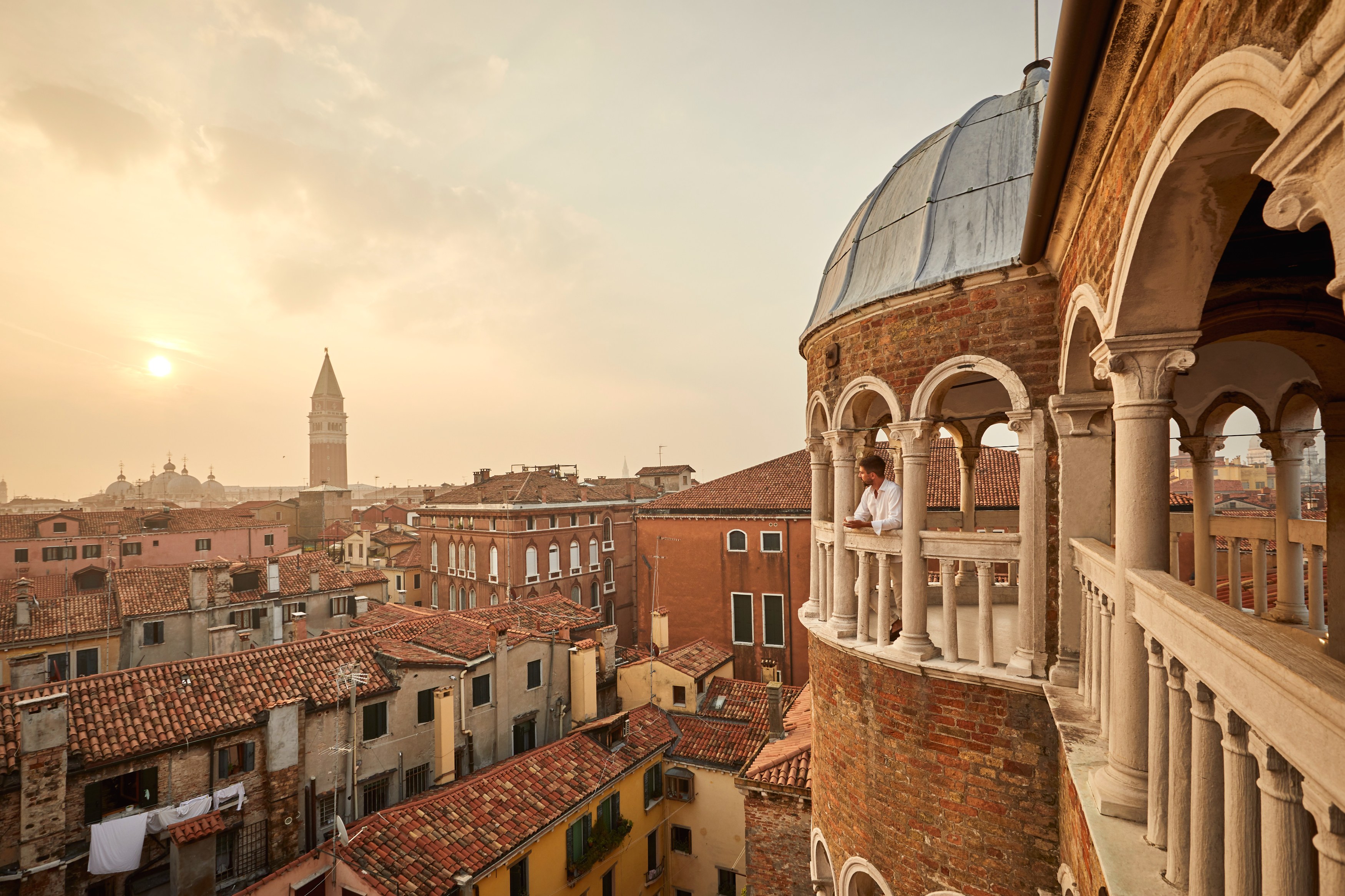 IT-Excursie-Scala-del-Bovolo-view-palazzo-©-Tyson-Sadlo.jpg