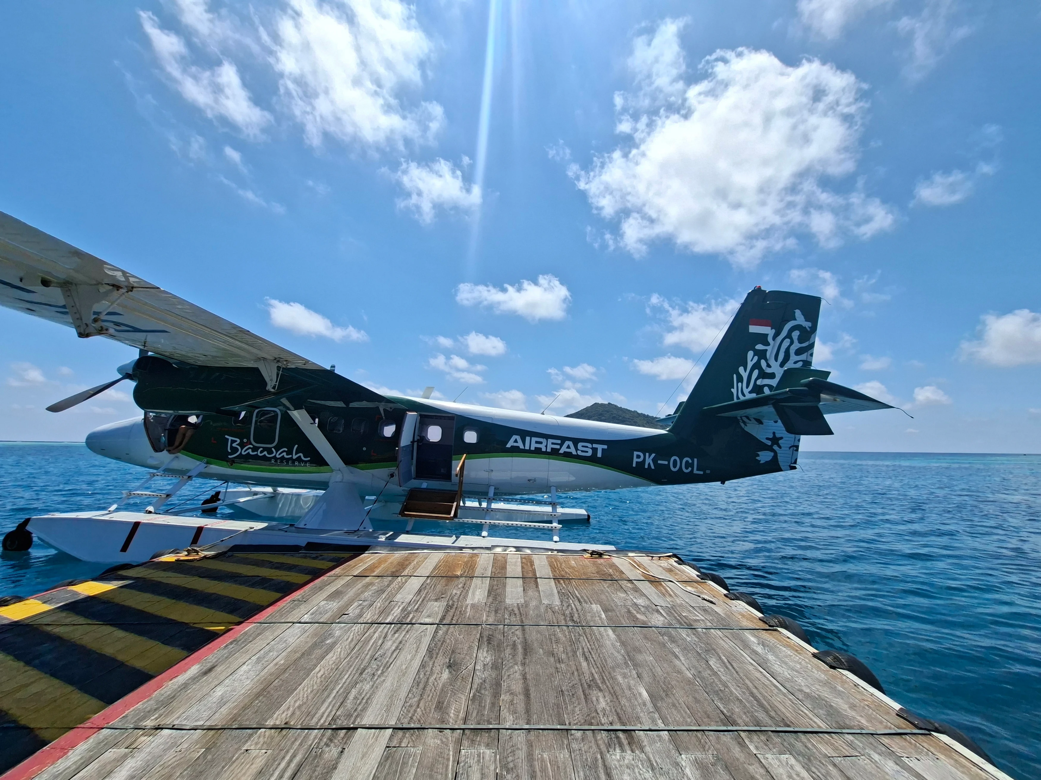 ID - accommodatie - Bawah - seaplane dock.webp
