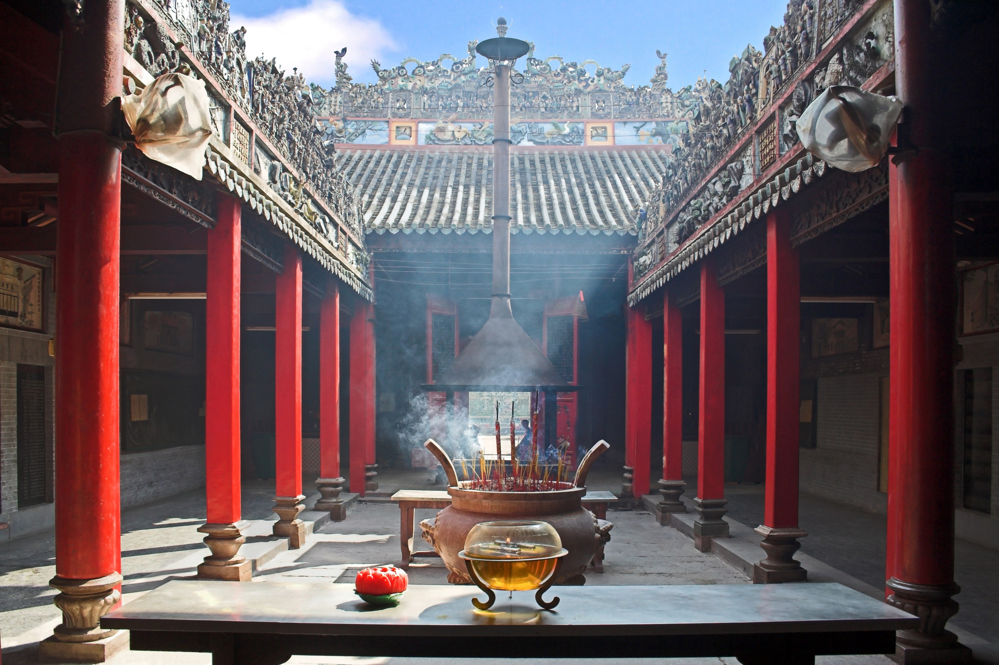 VN - Hanoi - Vietnamese temple.jpg