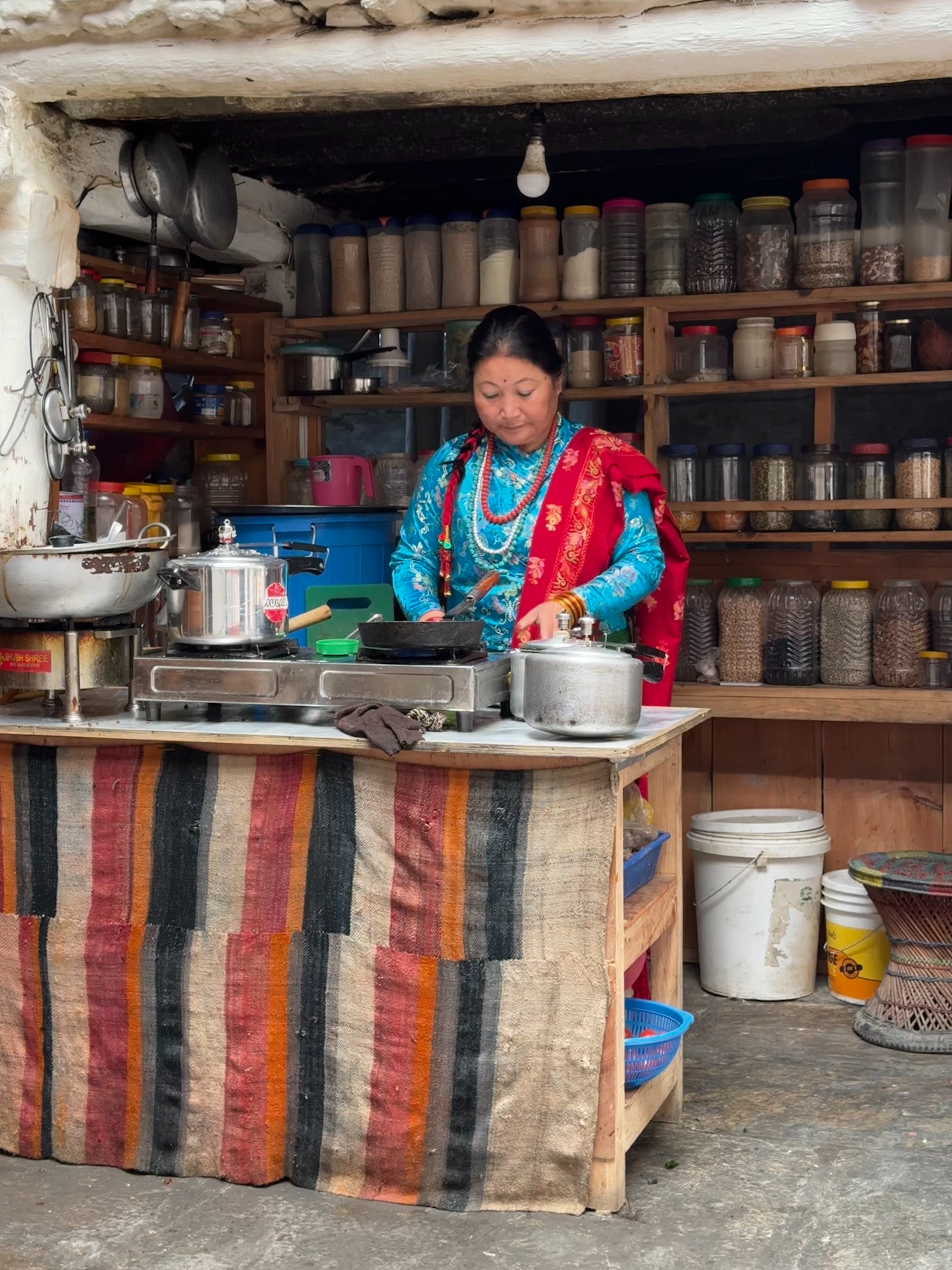 NP - Shinta Mani Mustang - Marpha Village Mevrouw Kamala Thakali chef.jpeg