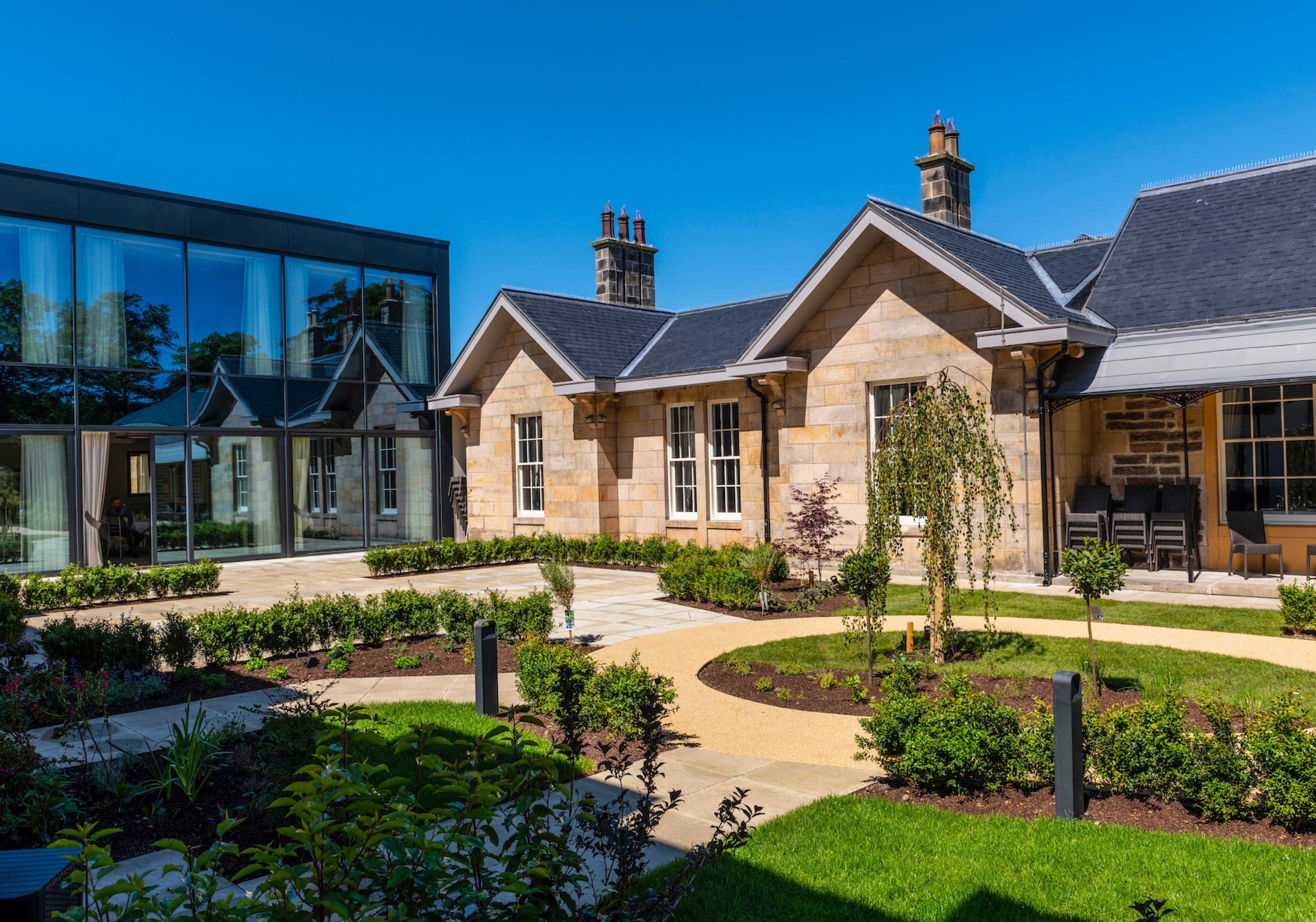 GB - accommodatie Ness Walk hotel Courtyard Gardens.jpg
