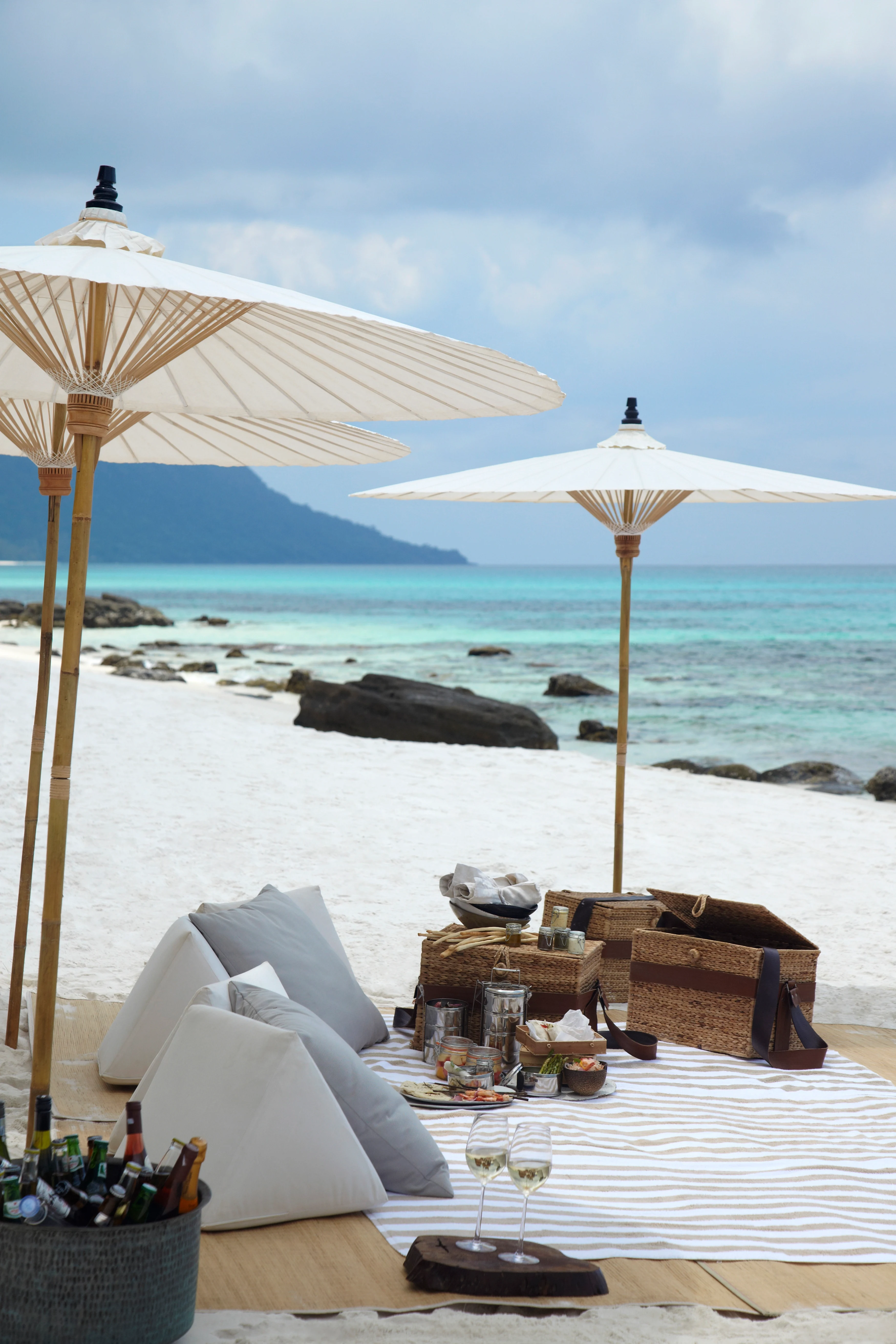 KH - Song Saa Private Island - Picnic at the beach.webp