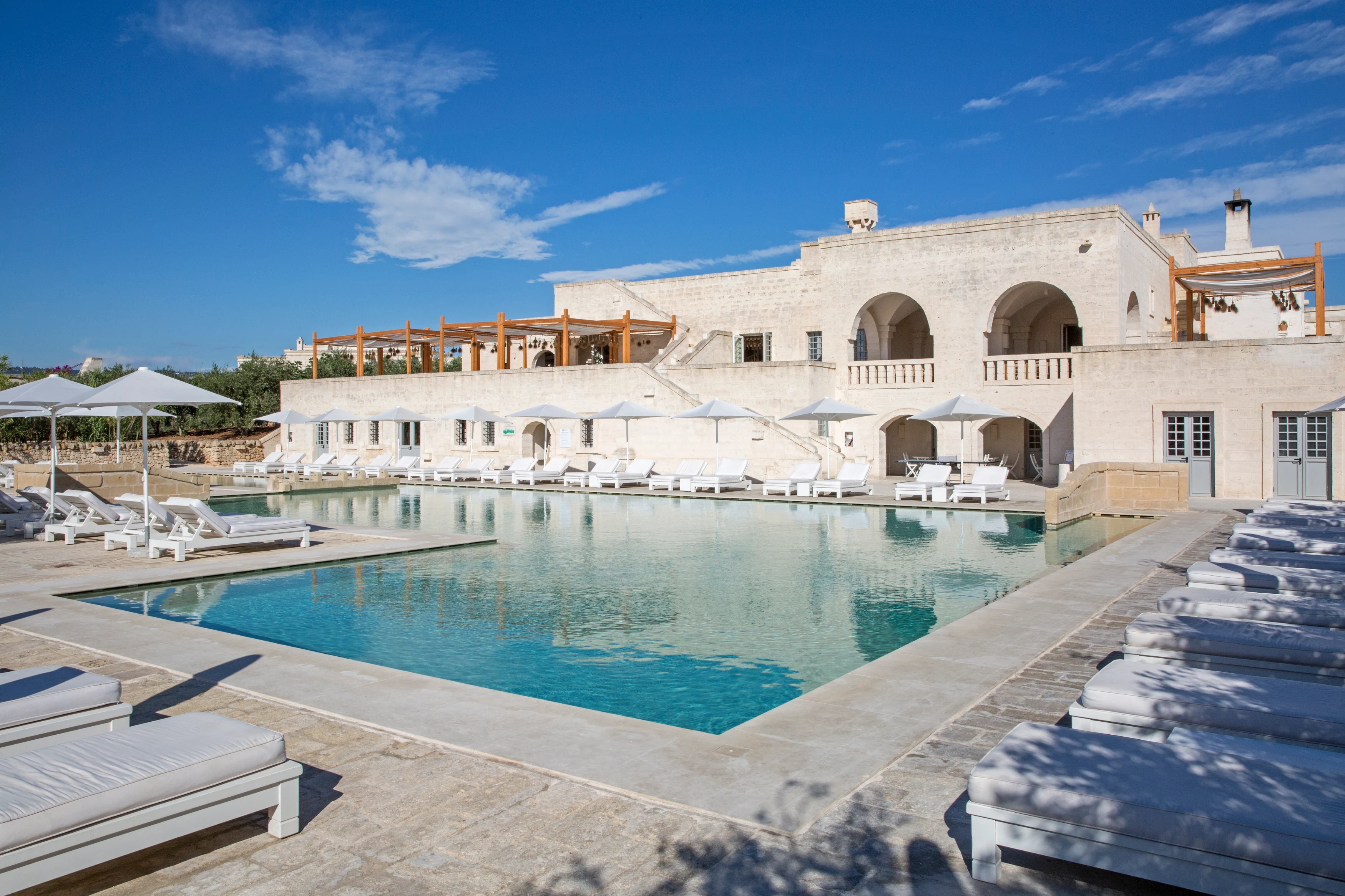 IT-accommodatie-Borgo Egnazia-swimming pool outside overview.jpg (1).webp