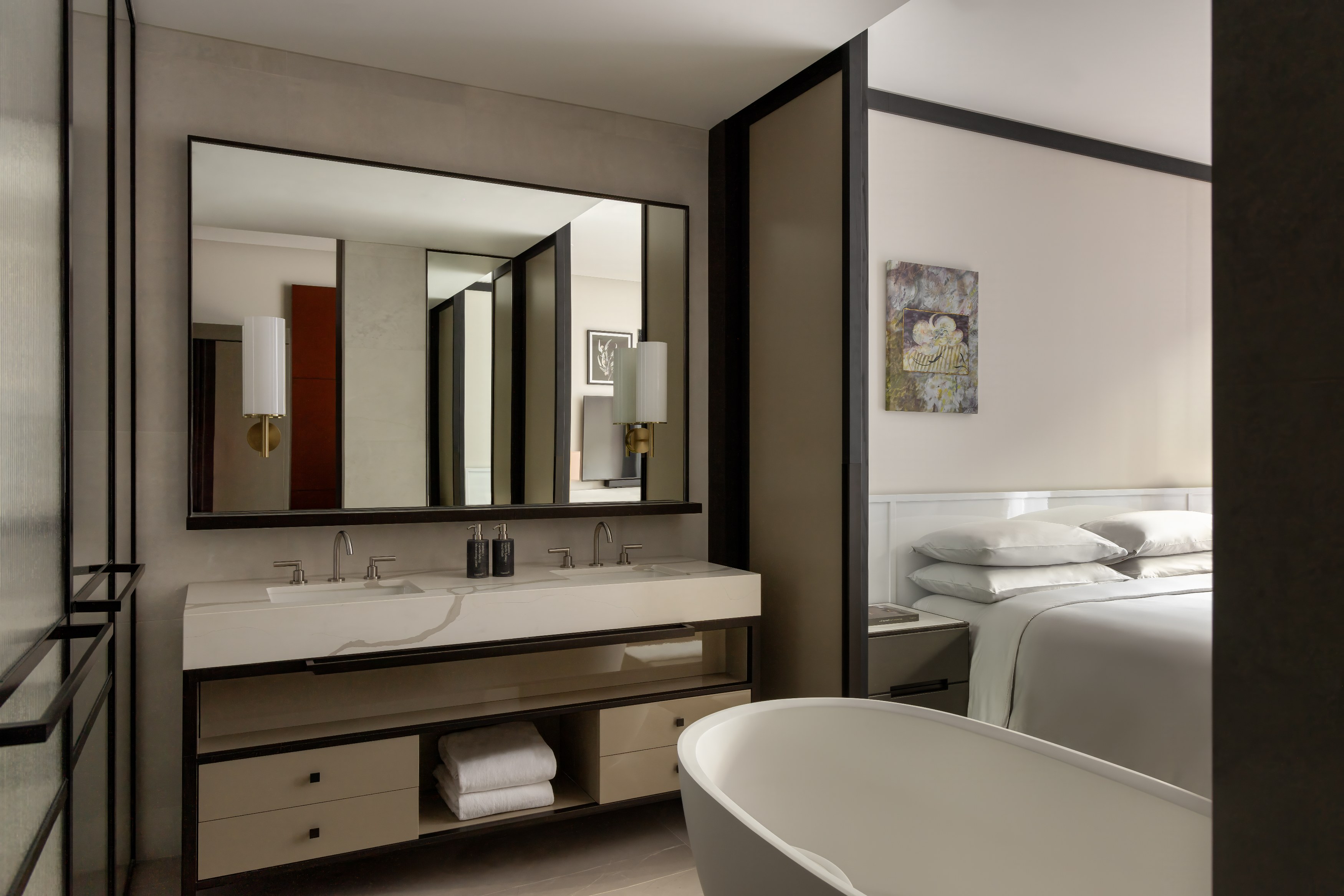 AU - Capella Sydney - Deluxe Room King.jpg