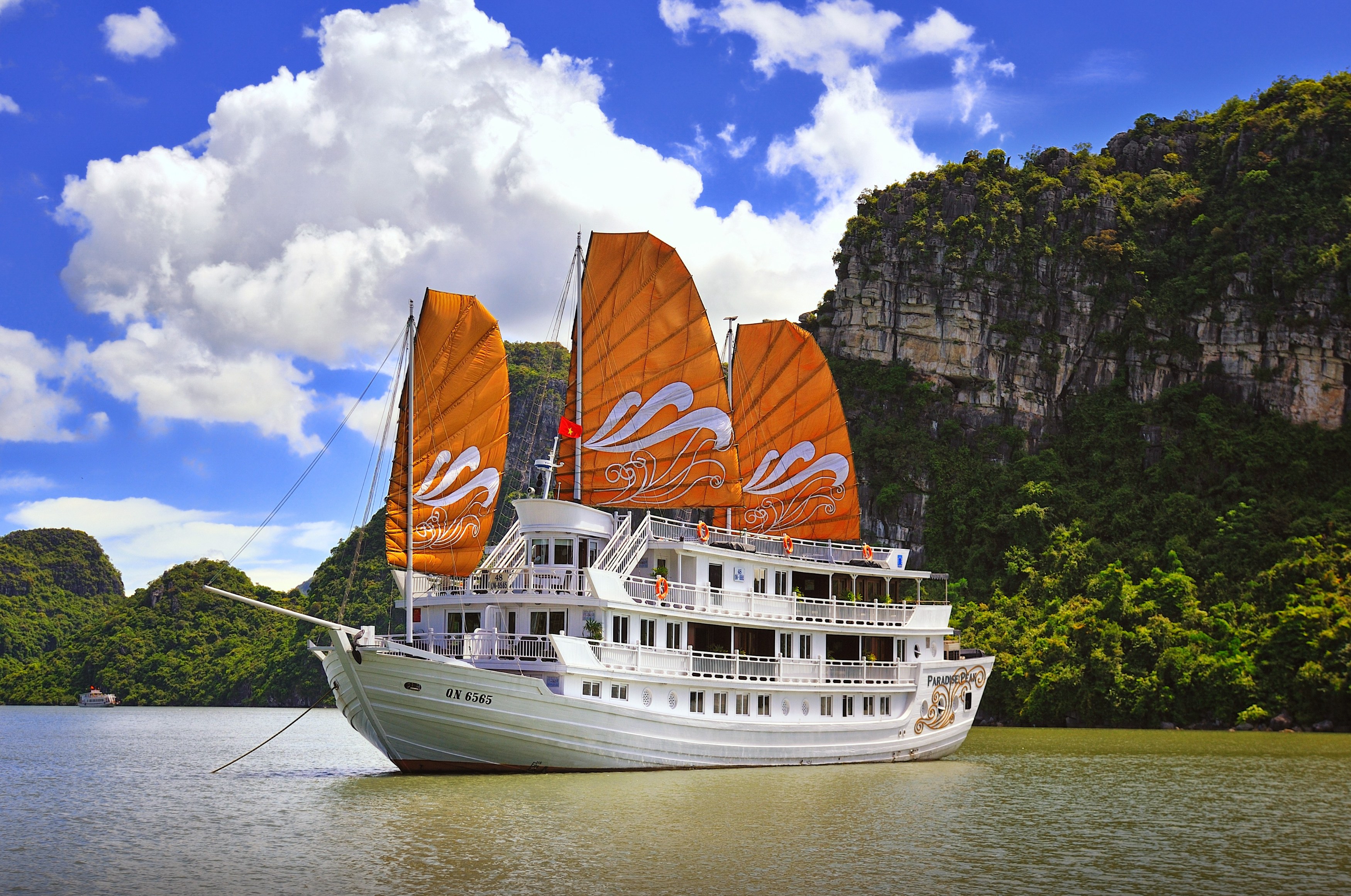 VN - Paradise Peak - Exterior.jpg