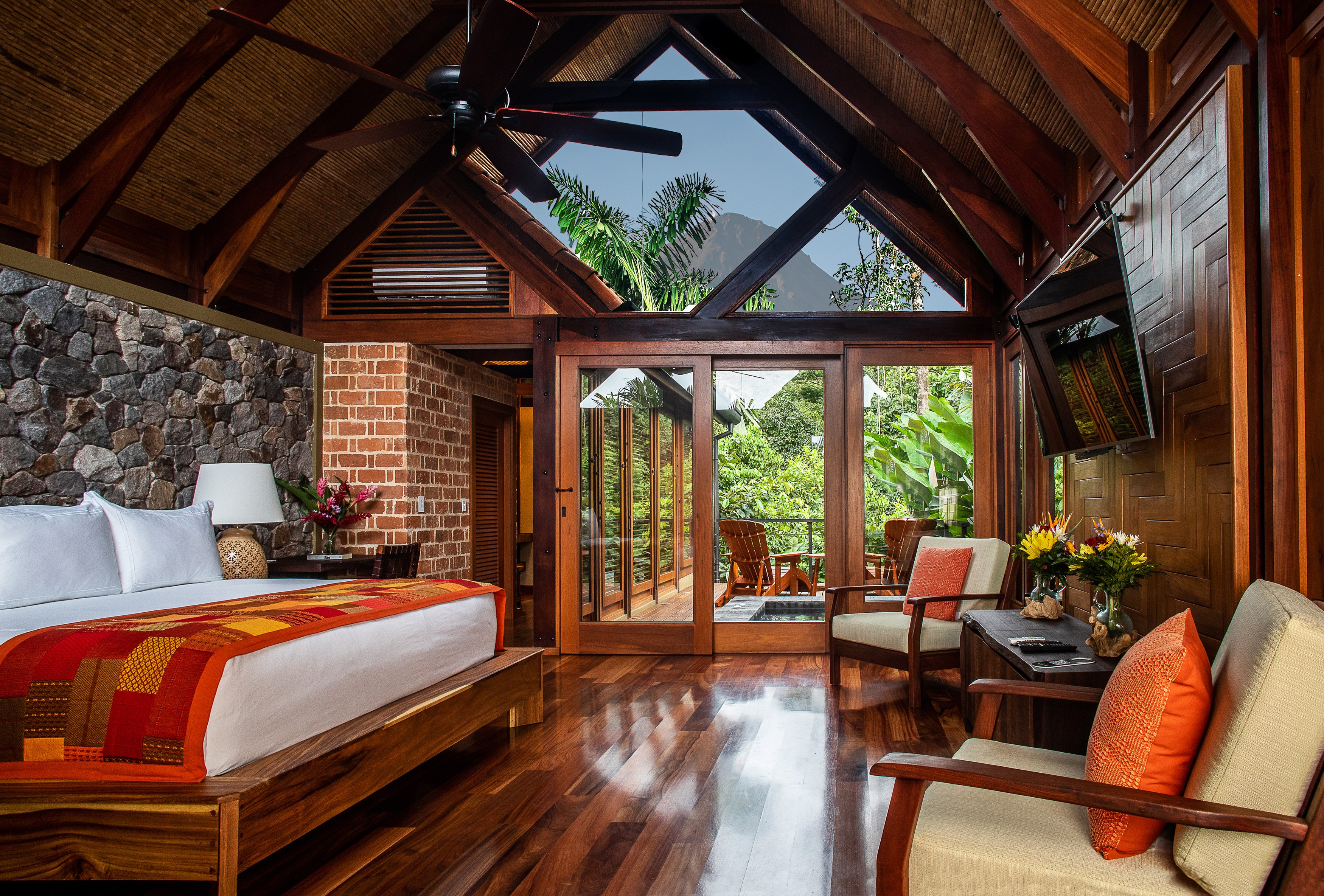 AMOR ARENAL - Canyon Casitas King or Queen (2).jpg