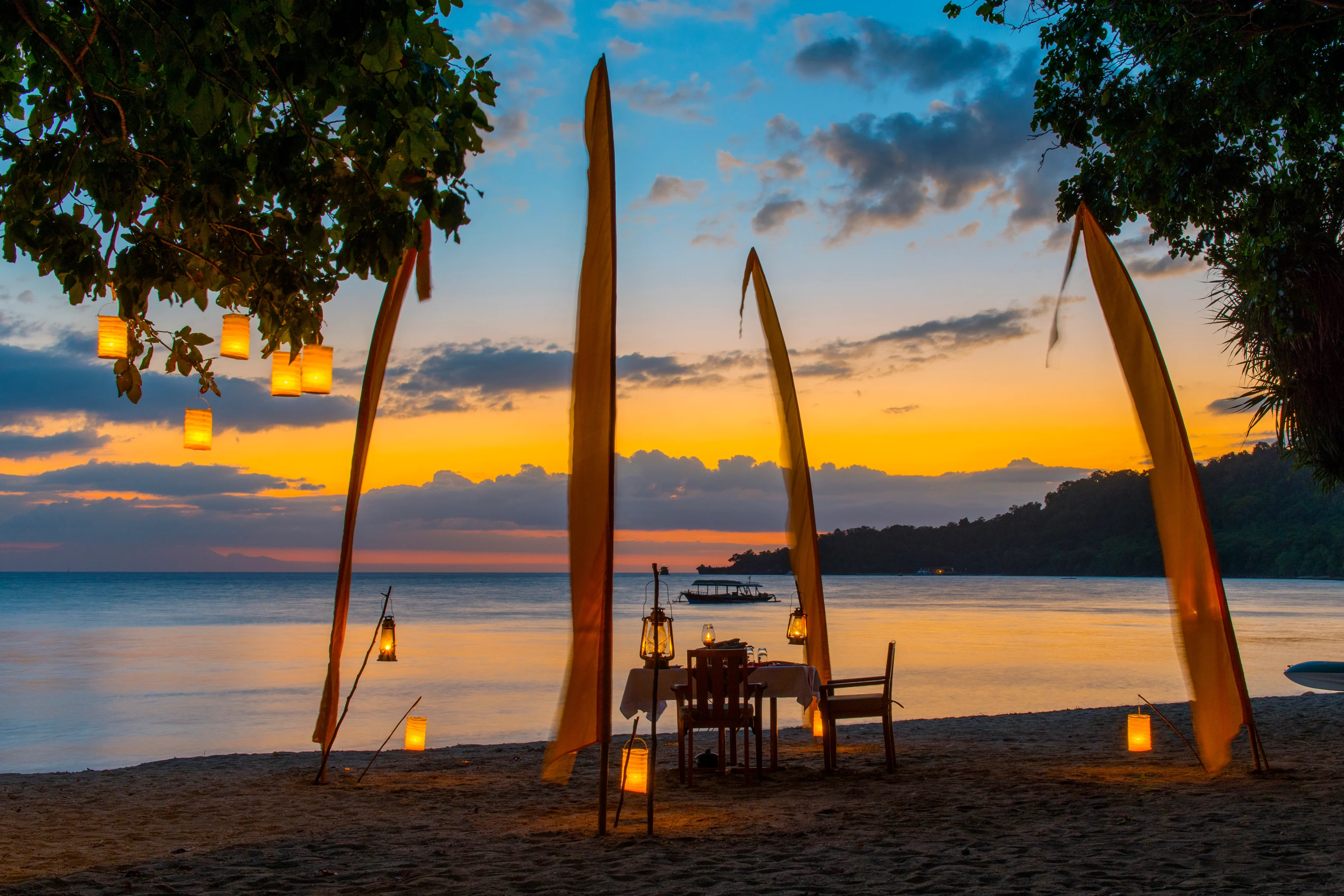 ID - Amanwana - Romantic dinner.webp