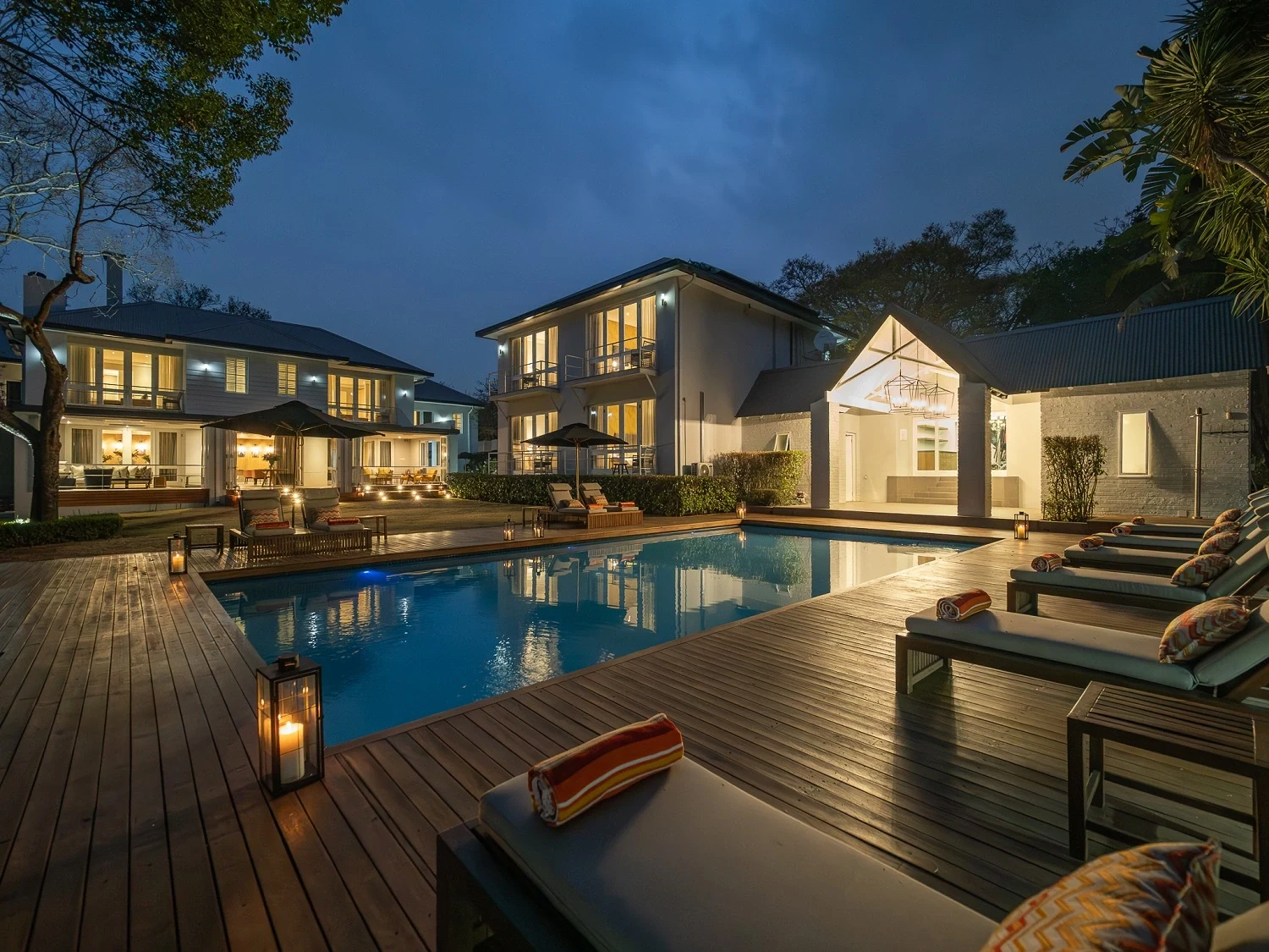ZA - AtholPlace Hotel - exterior night (2).webp