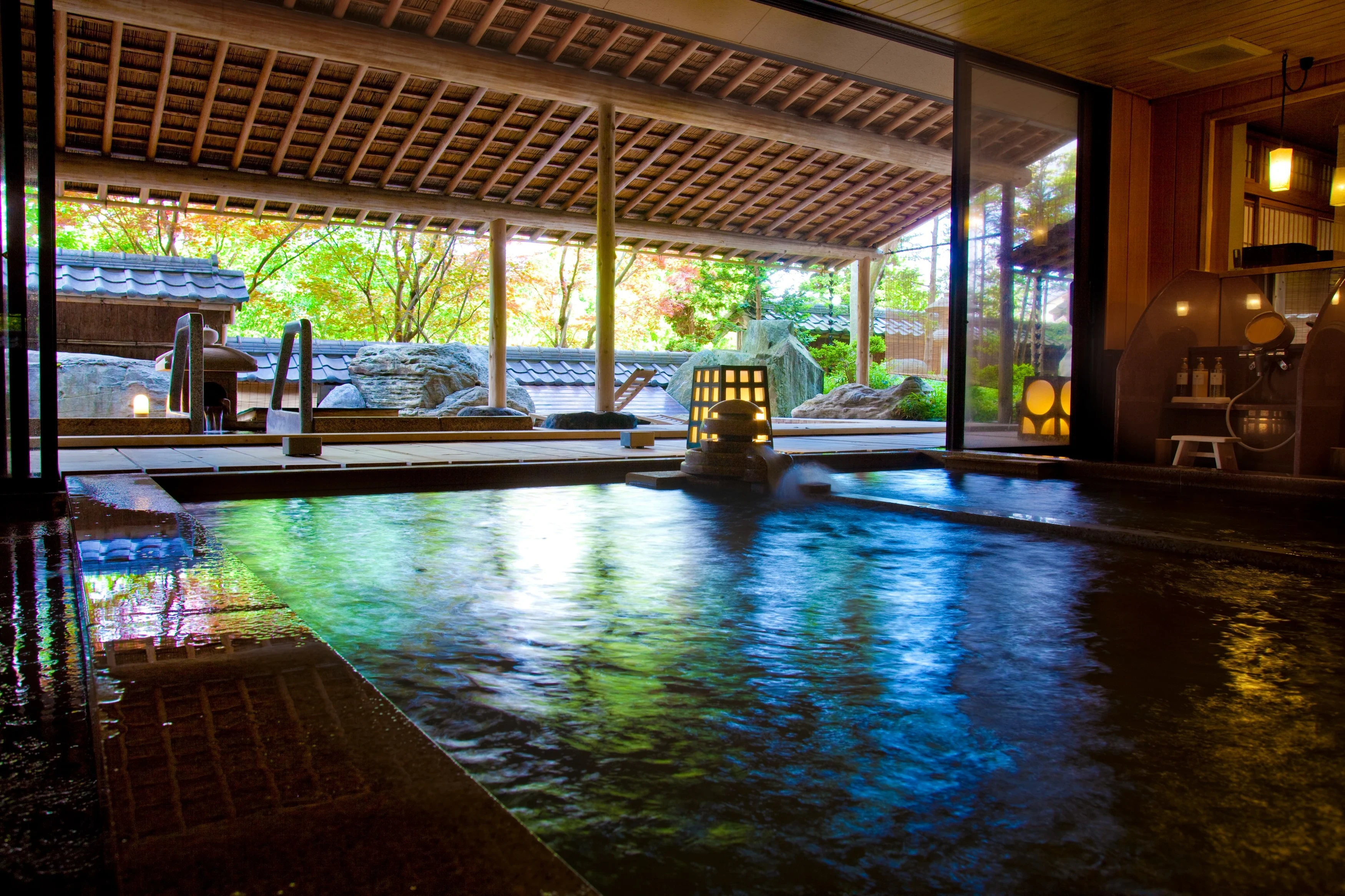 JP_-_Takayama_Hidatei_Hanaougi_-_Public_Bath.webp