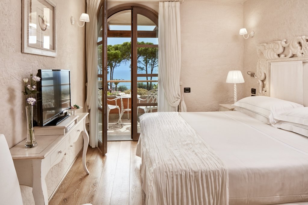 IT-accommodatie-La-Villa-del-Rey-Superior Sea view Room 1.jpg