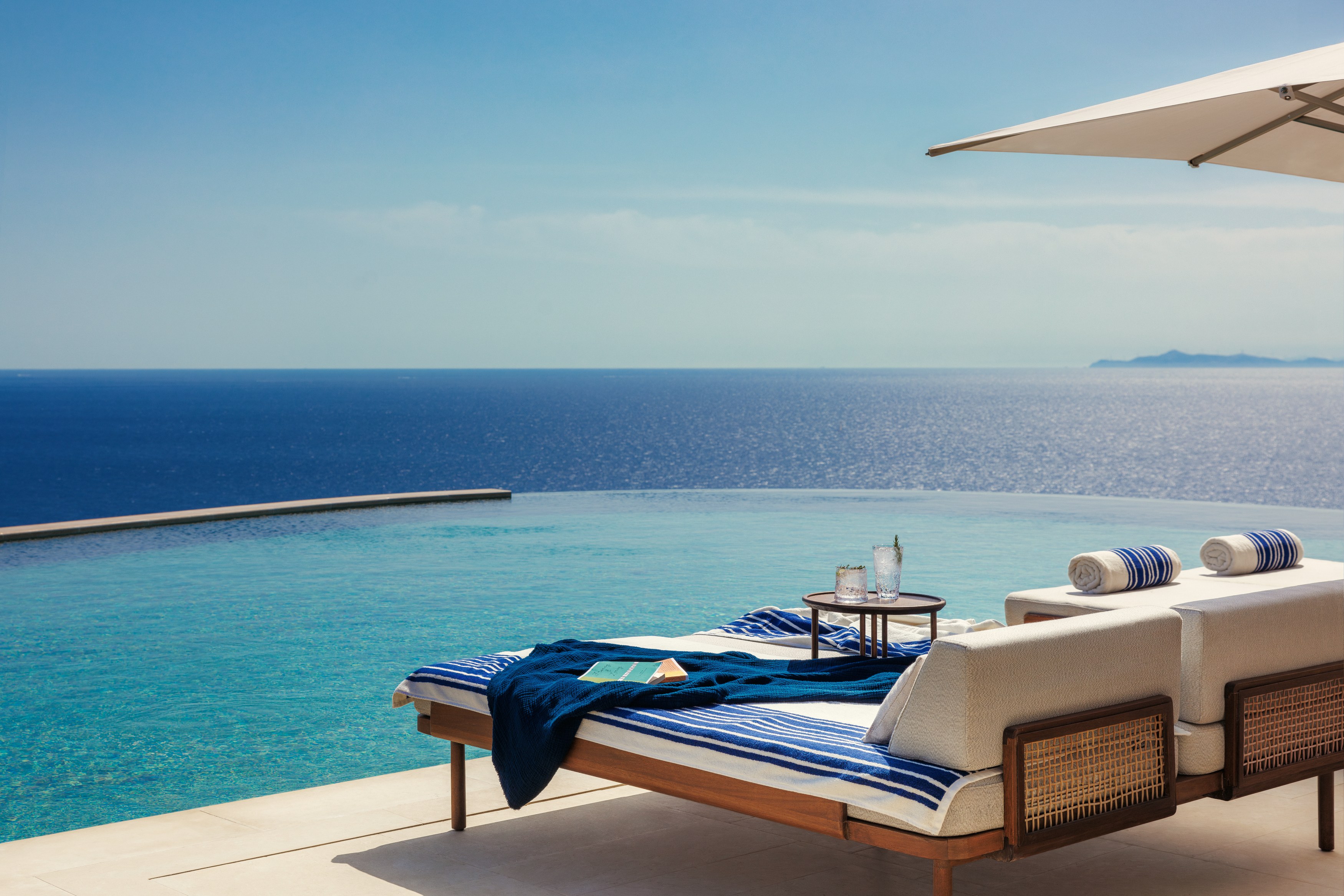 GR-Accommodatie-One&Only-Kea-Island-Pool_Lounger.jpg