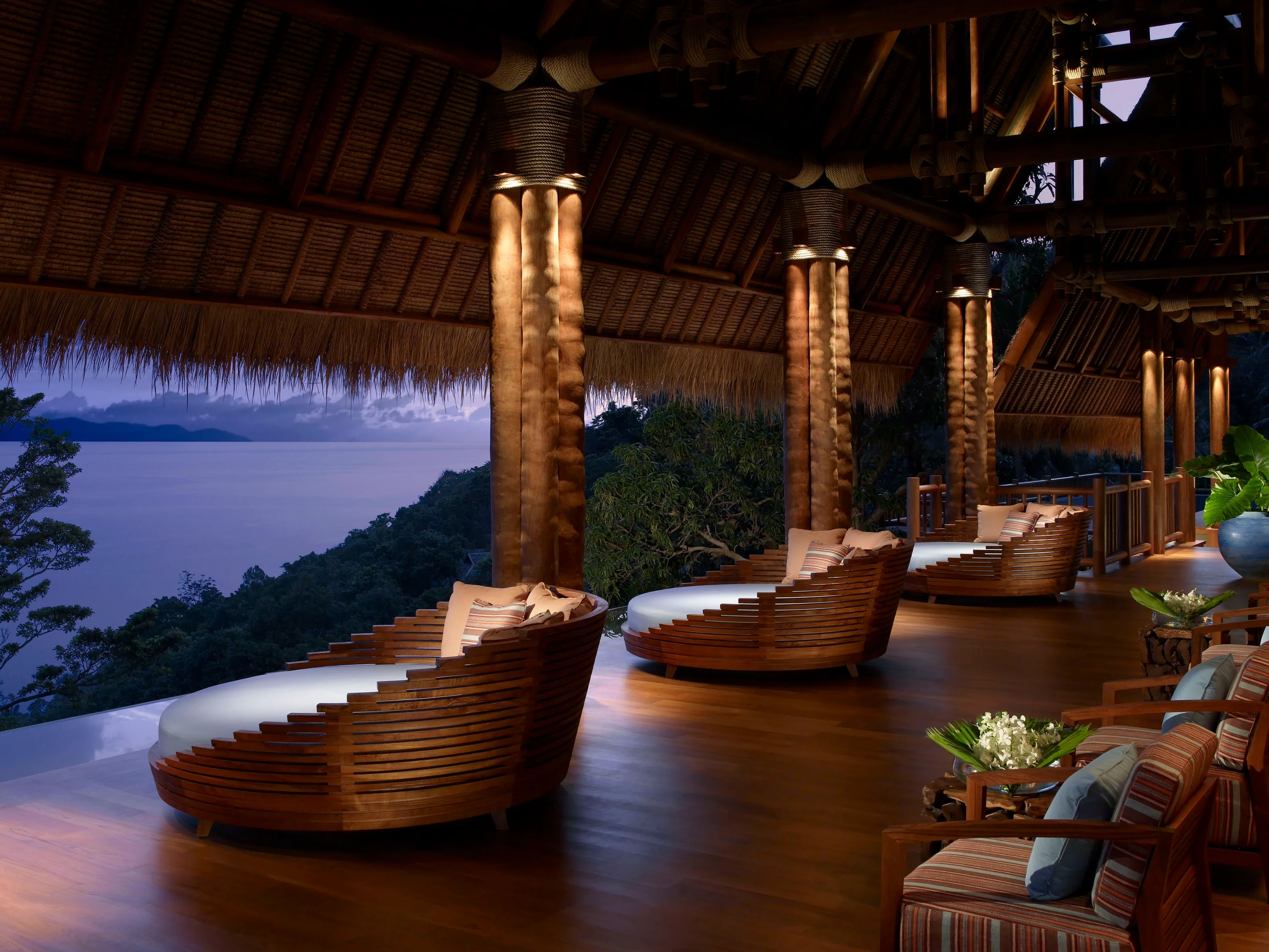 TH - FS  Resort Koh Samui - Lounge at Night.webp