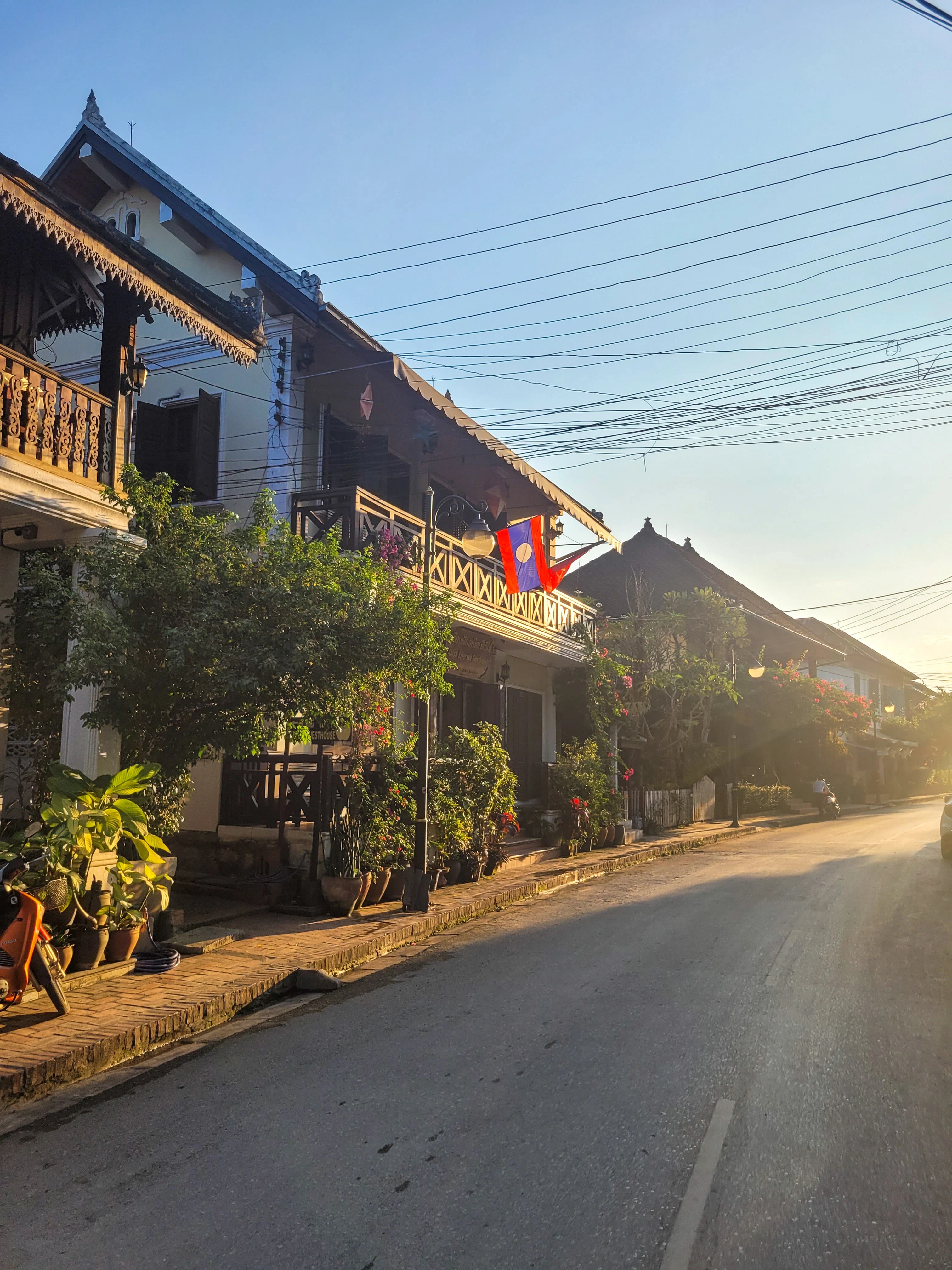 LA-Studiereis Evelyn-Luang Prabang- Straat (2).webp