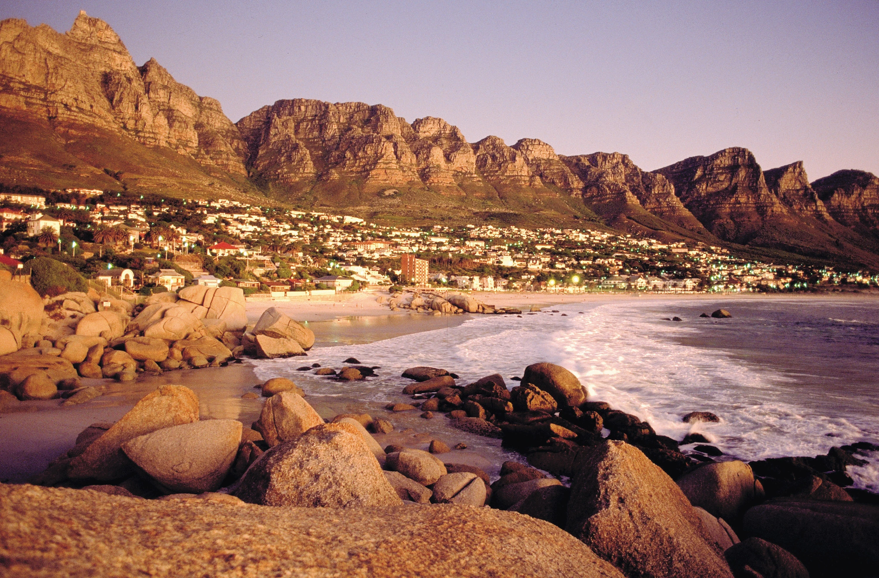 ZA-Kaapstad-Algemeen- Camps Bay Strand.webp