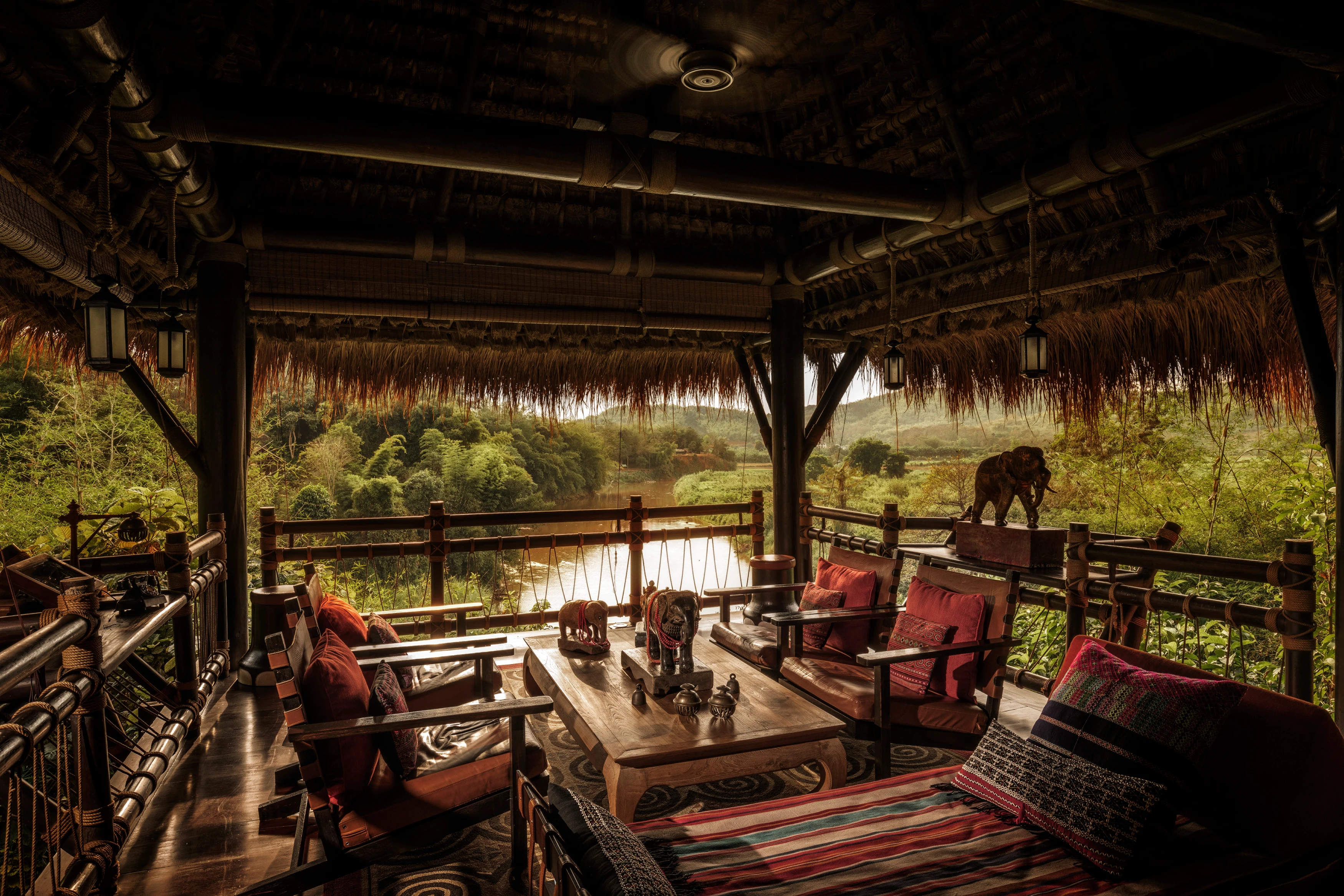 TH - Four Seasons Golden Triangle - Lounge.webp