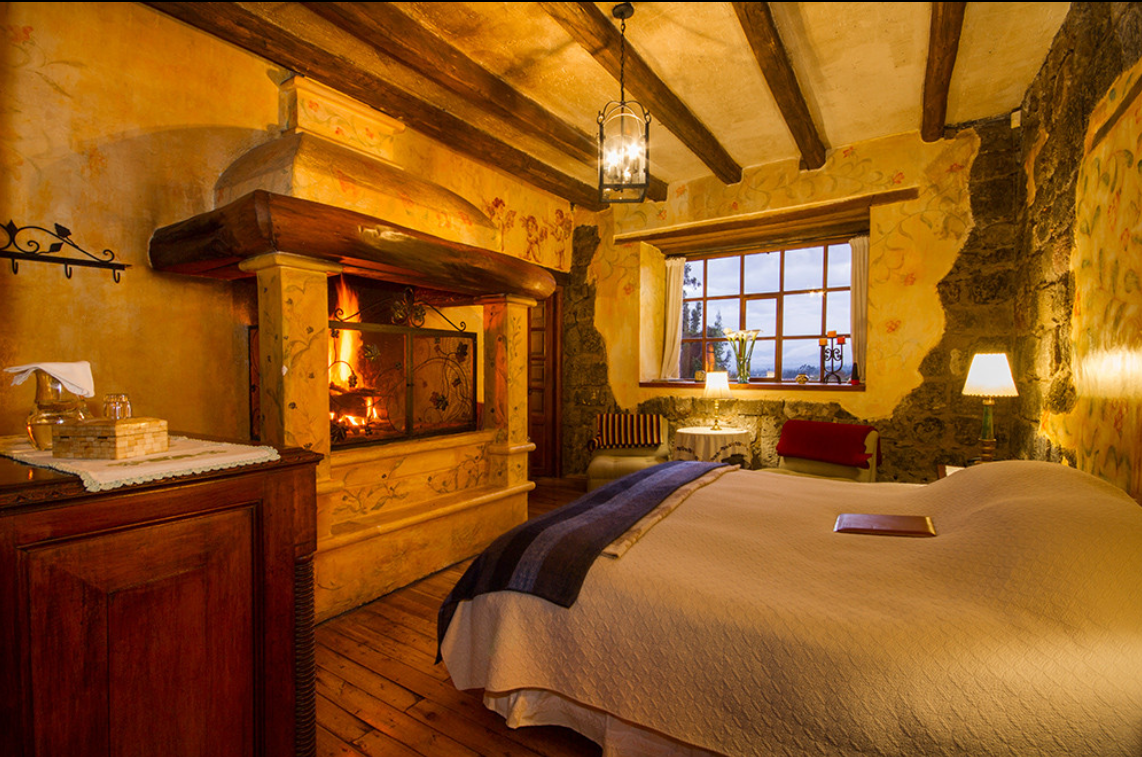 EC-Hacienda-San-Augustin-de-Callo-Bedroom (3).png