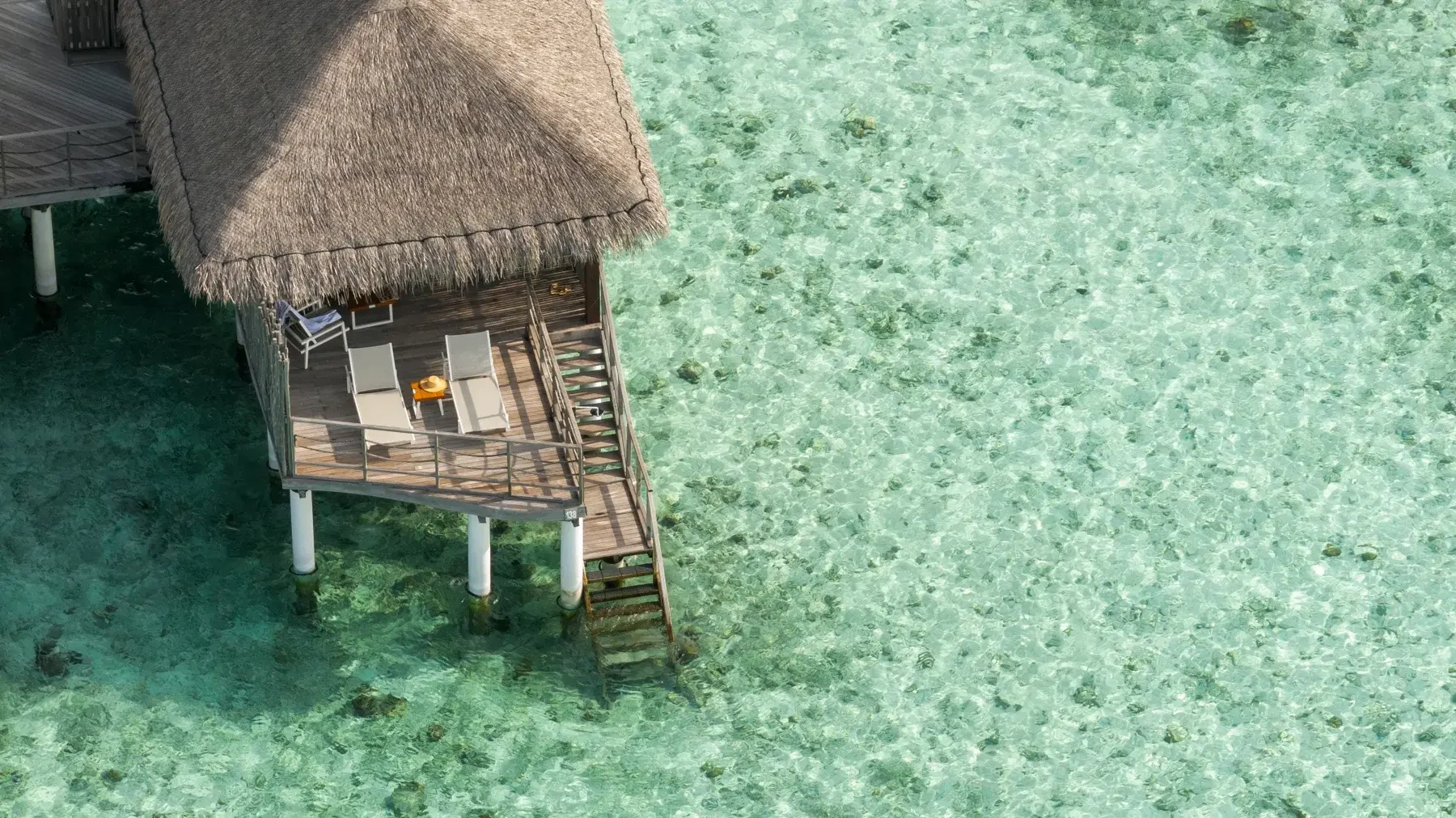 MV - Constance Moofushi - terras kamer (1).webp