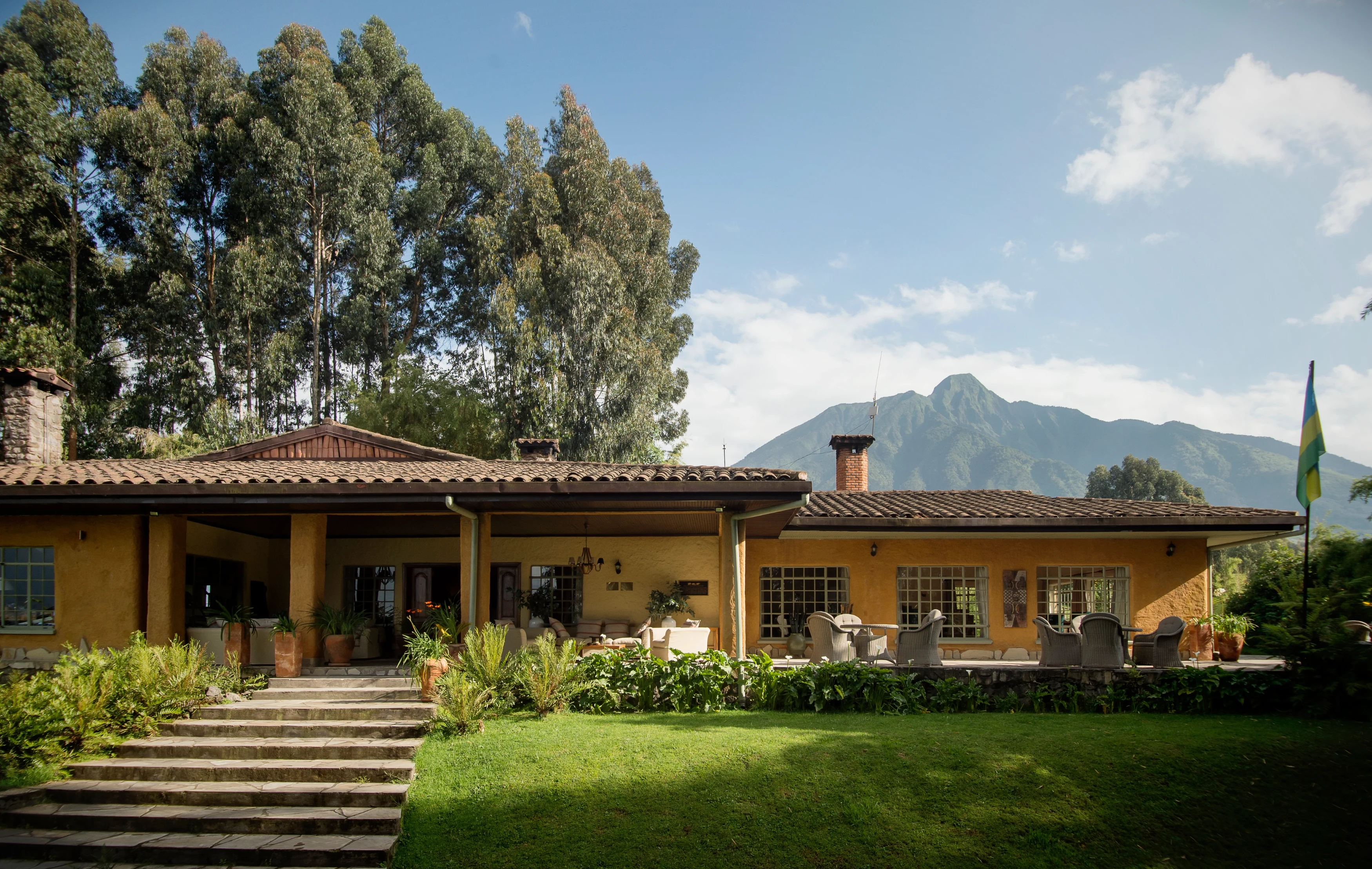 RW-Sabyinyo Silverback Lodge-main area.webp