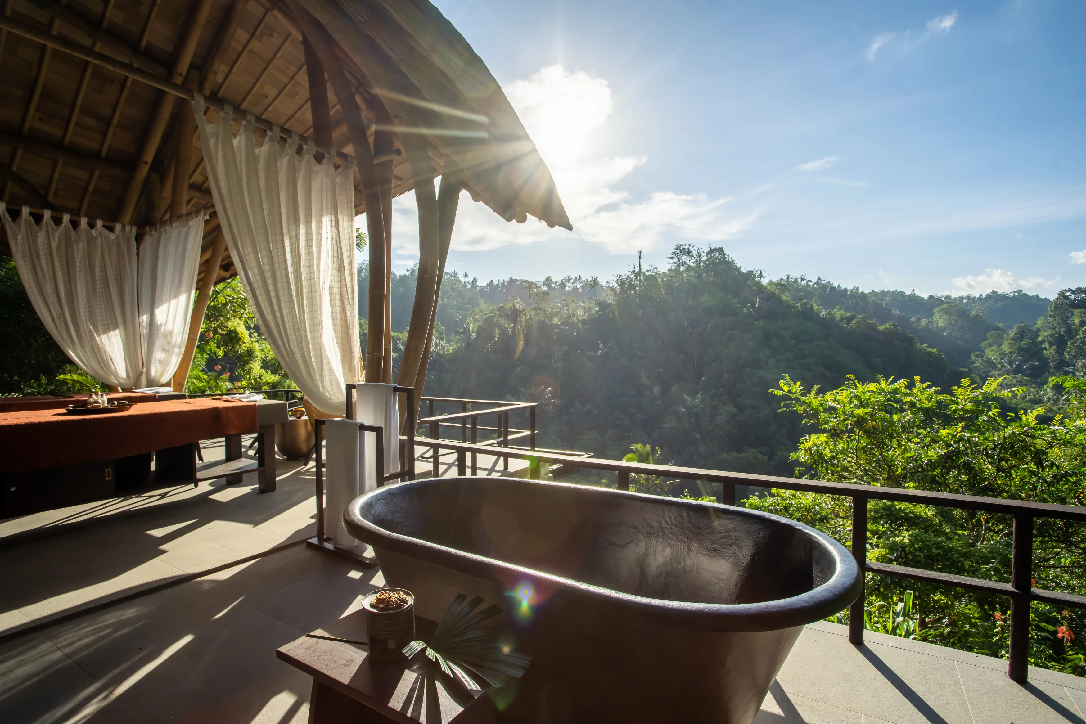 ID-Banyan-Tree- Buahan- Spa Bathtub.webp