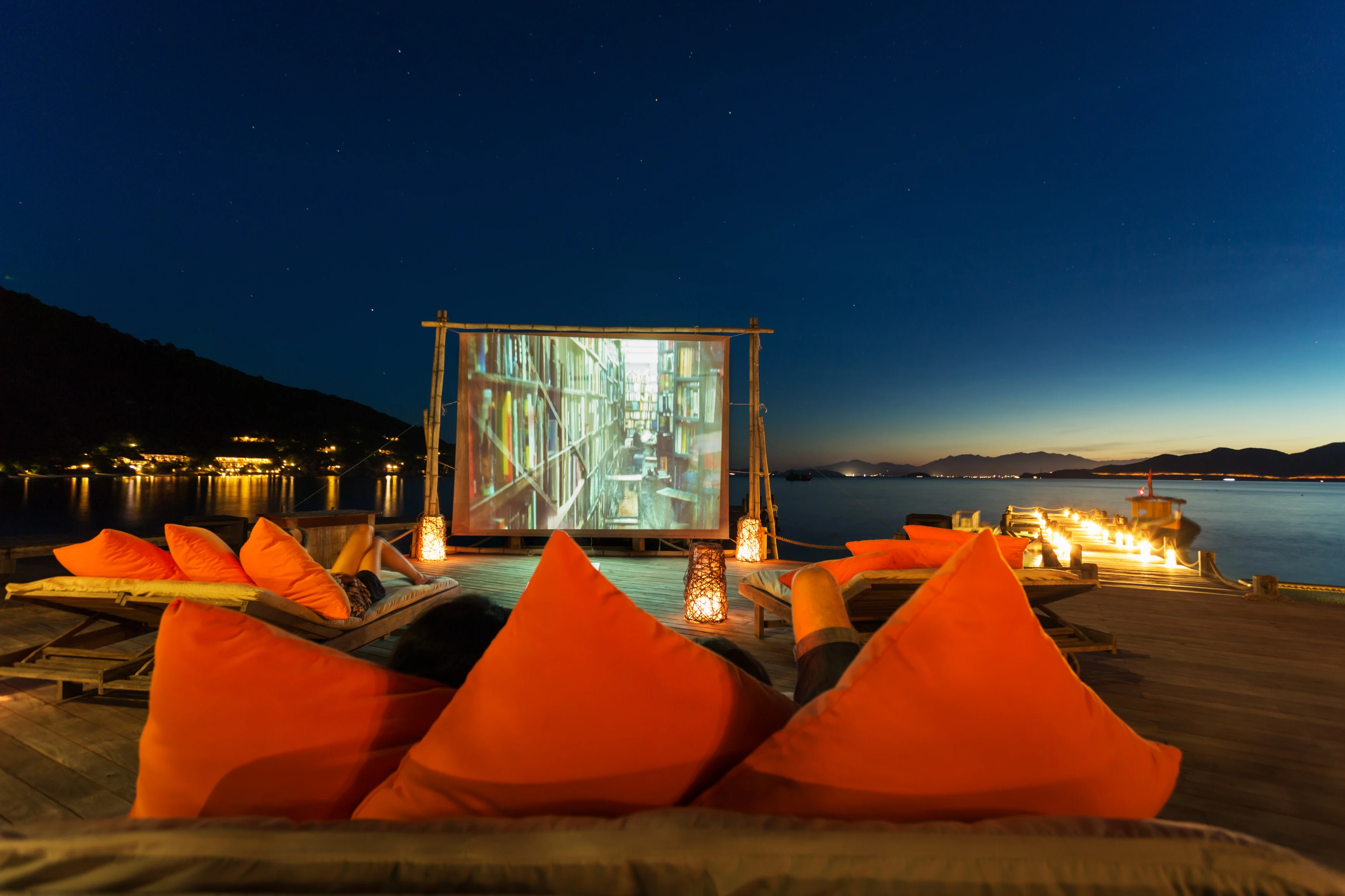 VN - Six Senses Ninh Van Bay - Movie_at_the_beach_final.webp