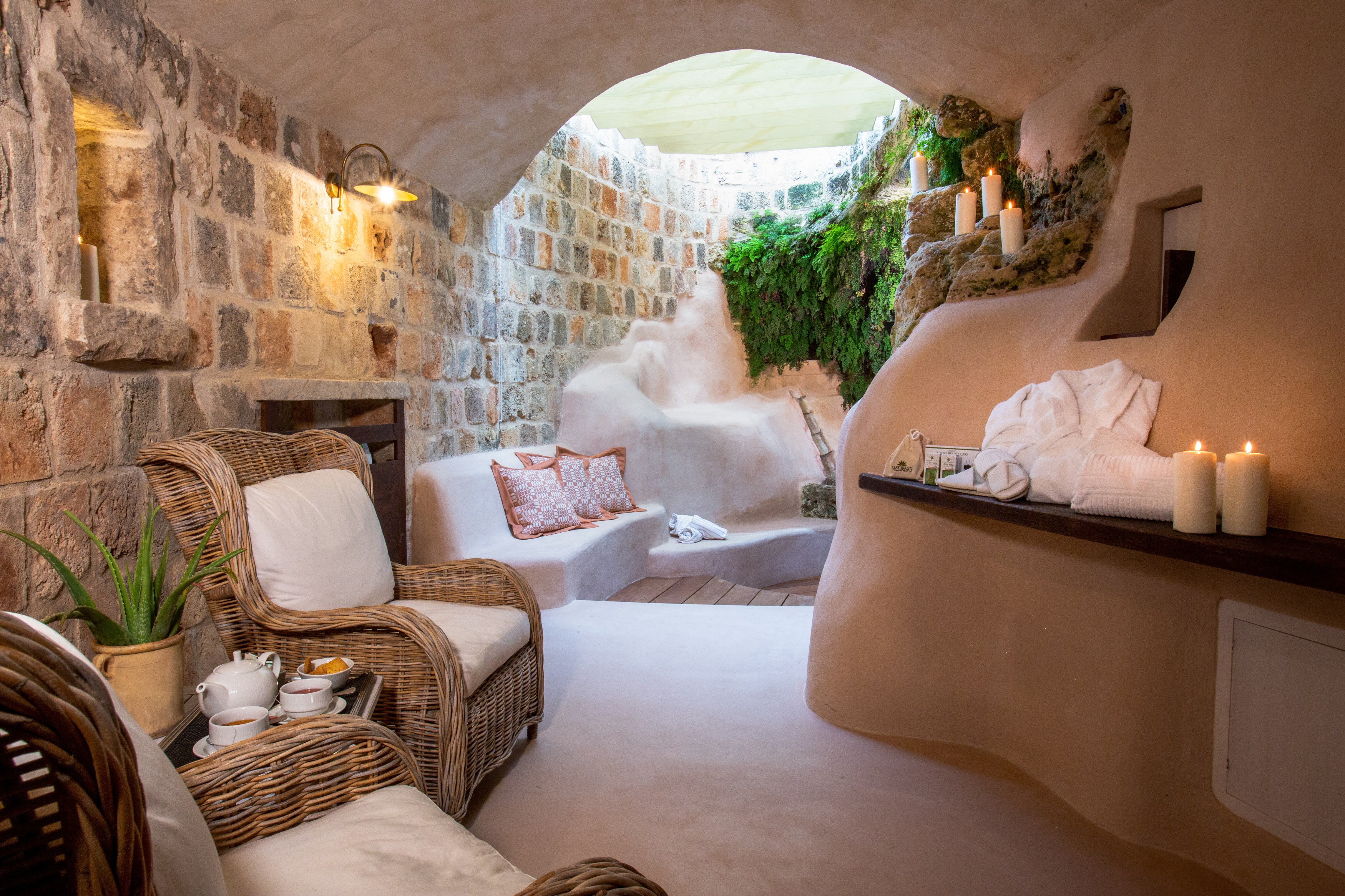 IT - Accommodatie - Naturalis Bio Resort - Room in a cave.jpg