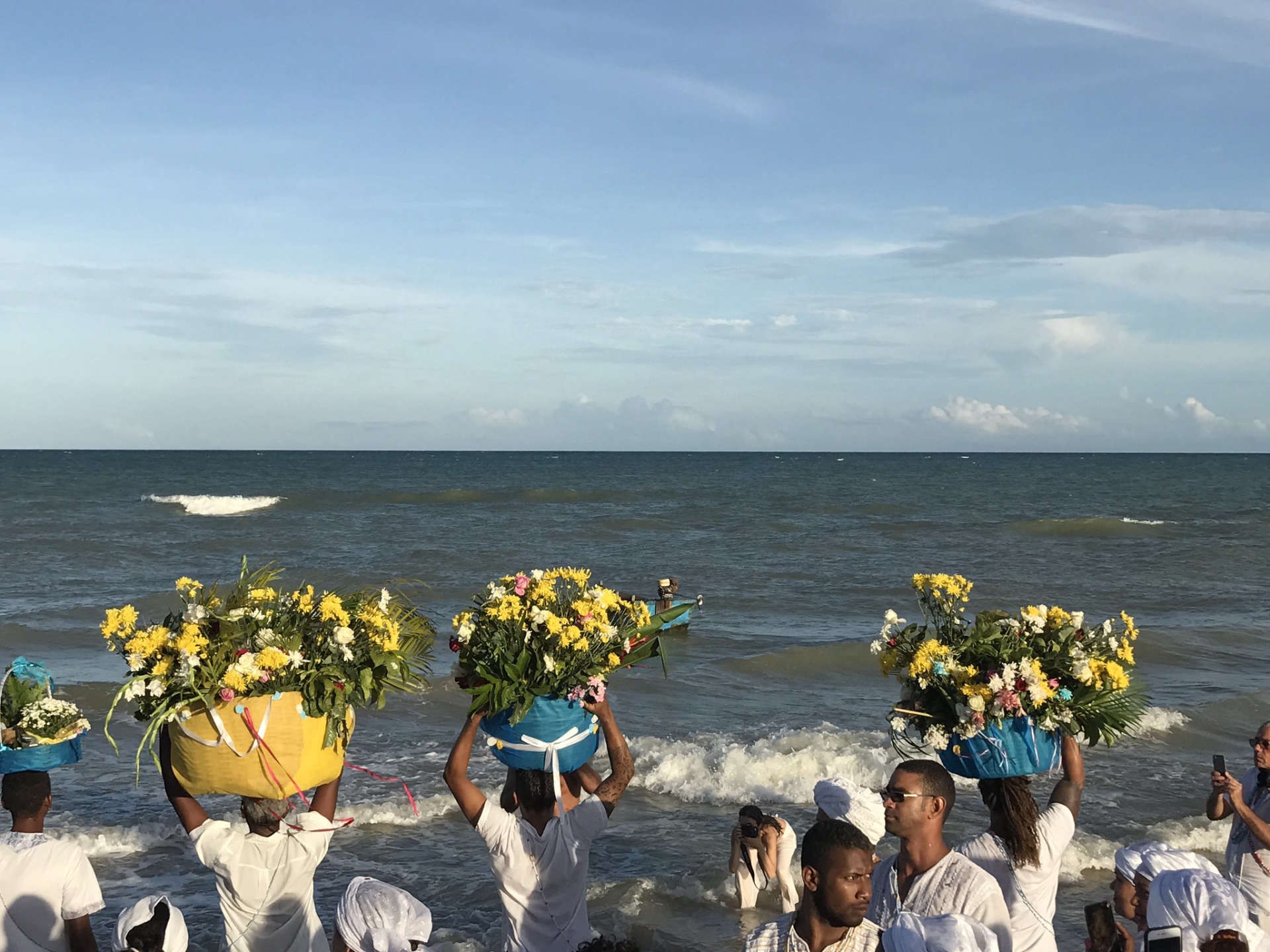 BR-excursie-Festival-of-Candomble-Iemanja-in-Salvador-Trancoso-beleven-compressed.jpg