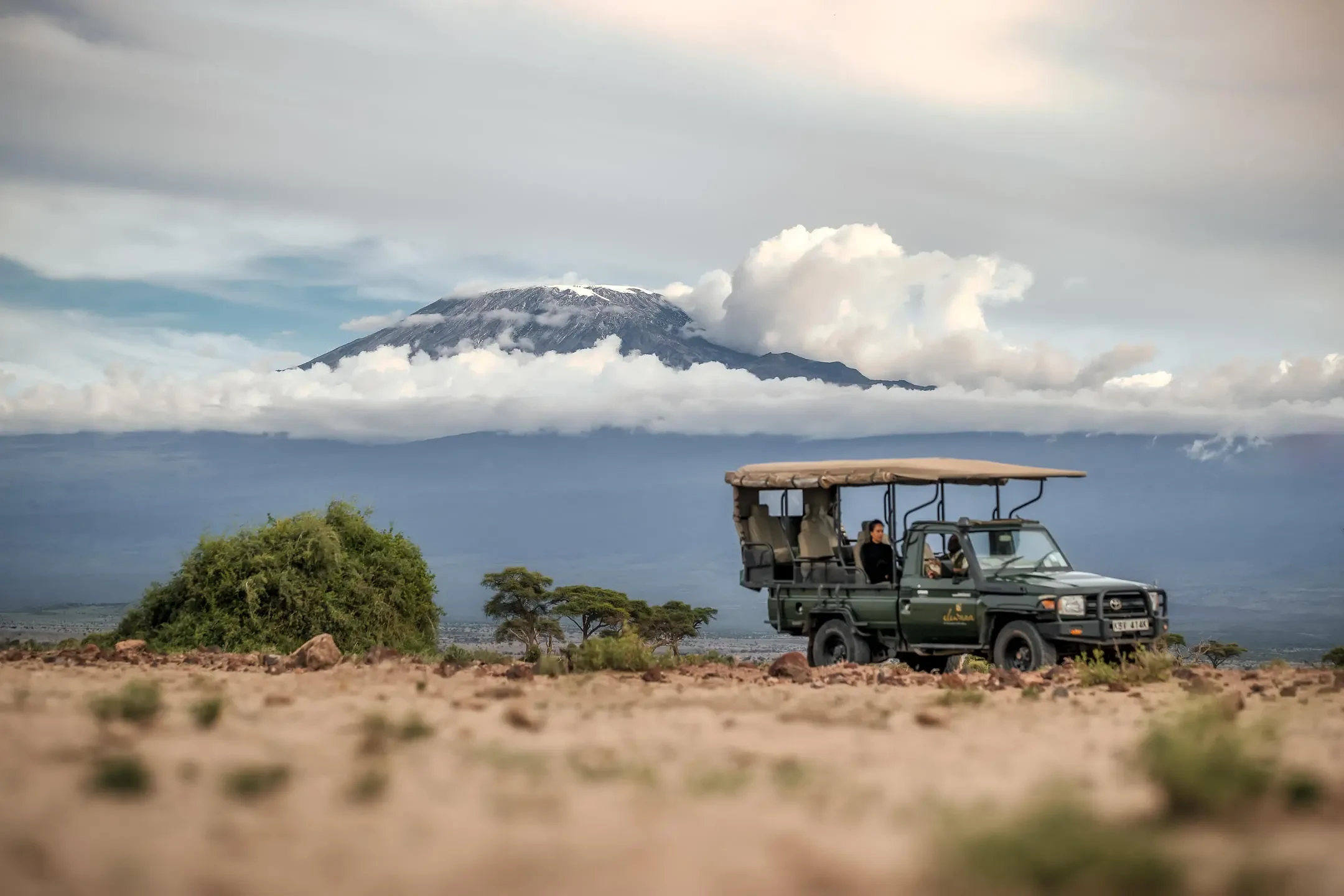 KE-Tortilis Camp-safari vehicle.webp