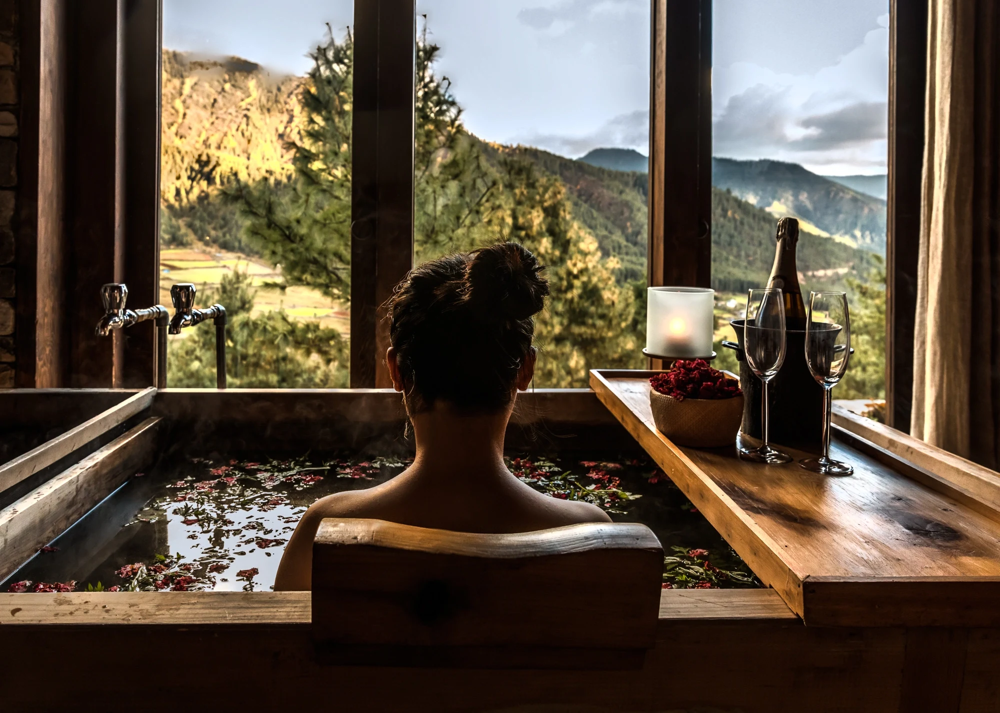 BT-Accommodatie-Gangtey-Lodge-Bath-View.webp