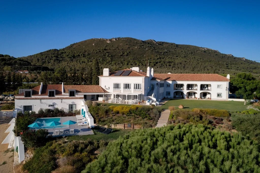 PT-Casa-Palmela-Garden-Setting-Exterior-Building.webp