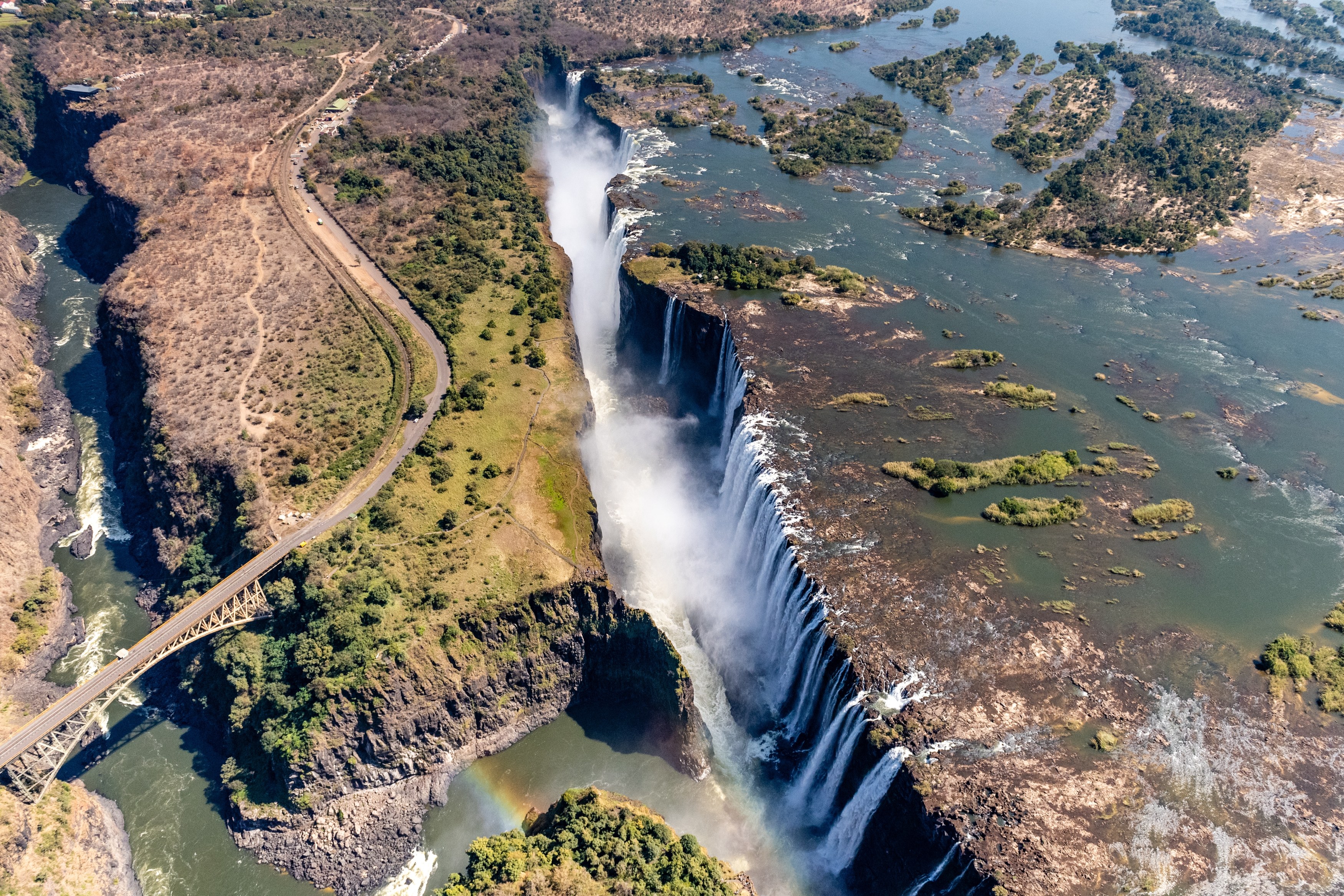 ZW-Heli Vic Falls - Sh utterstock.jpg