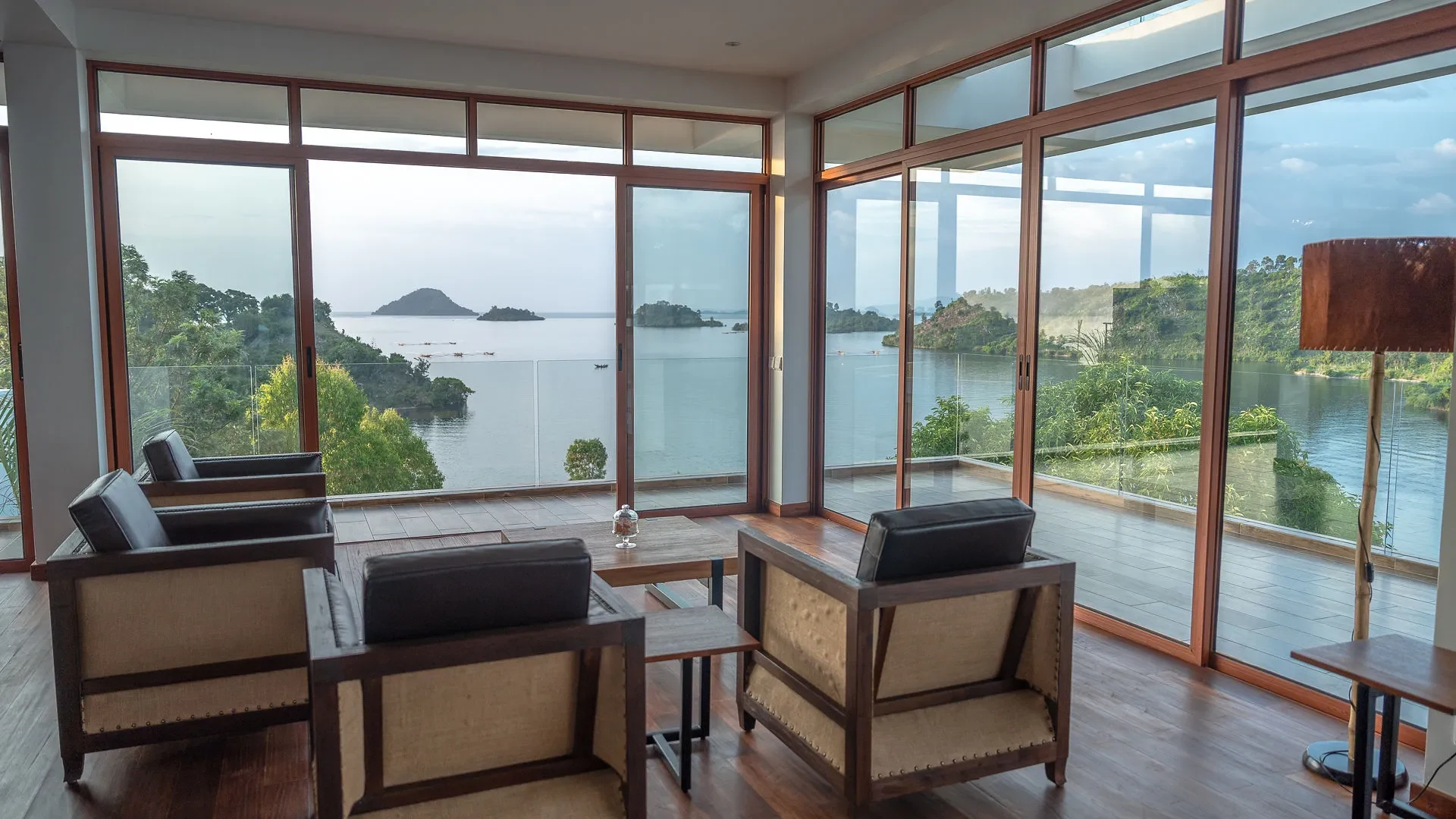 RW-Accommodatie-Umurobyi-Lodge-Main-area.webp