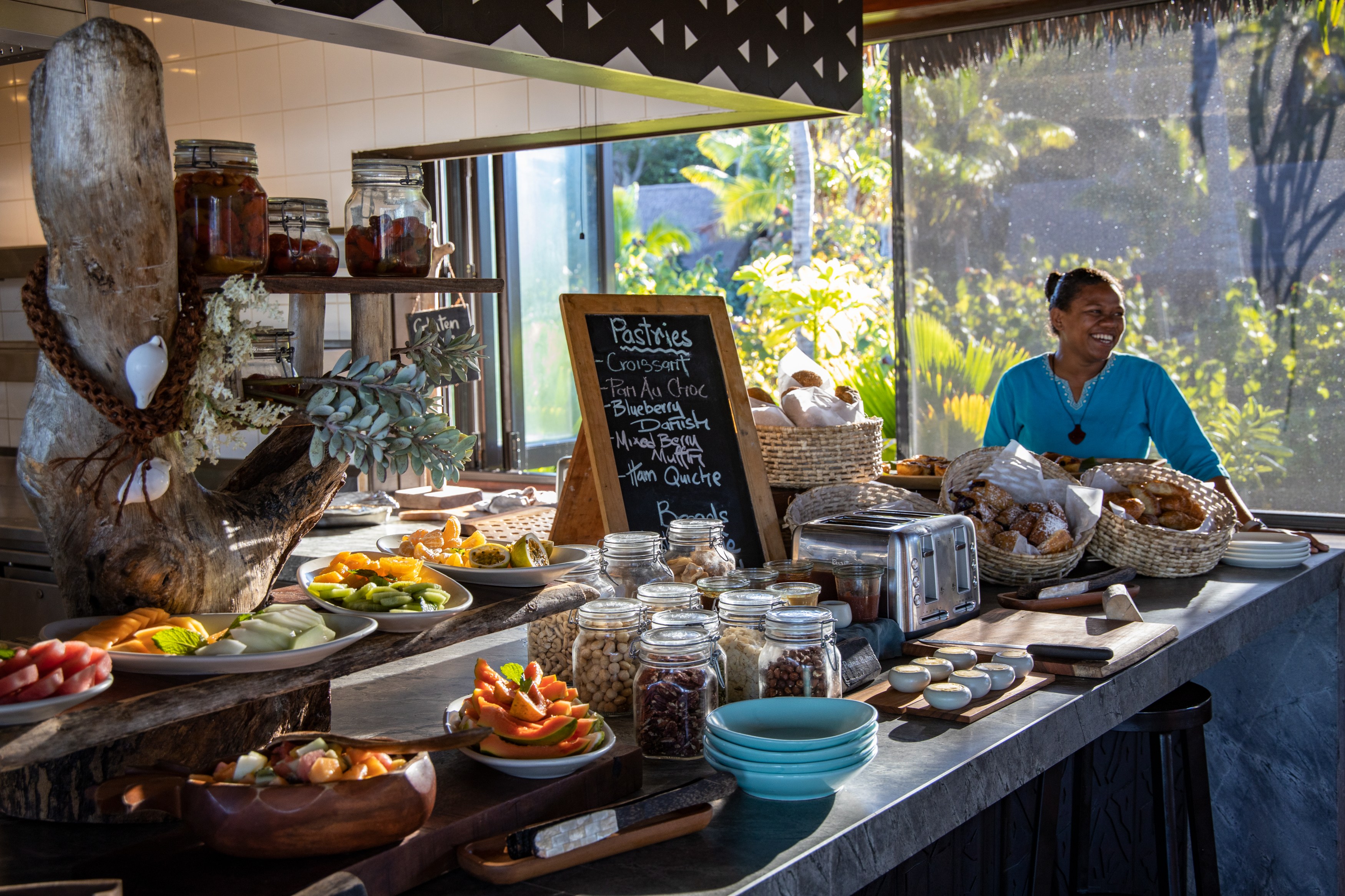 FJ - Accommodatie - Six Senses Fiji -Breakfast Buffet.jpg