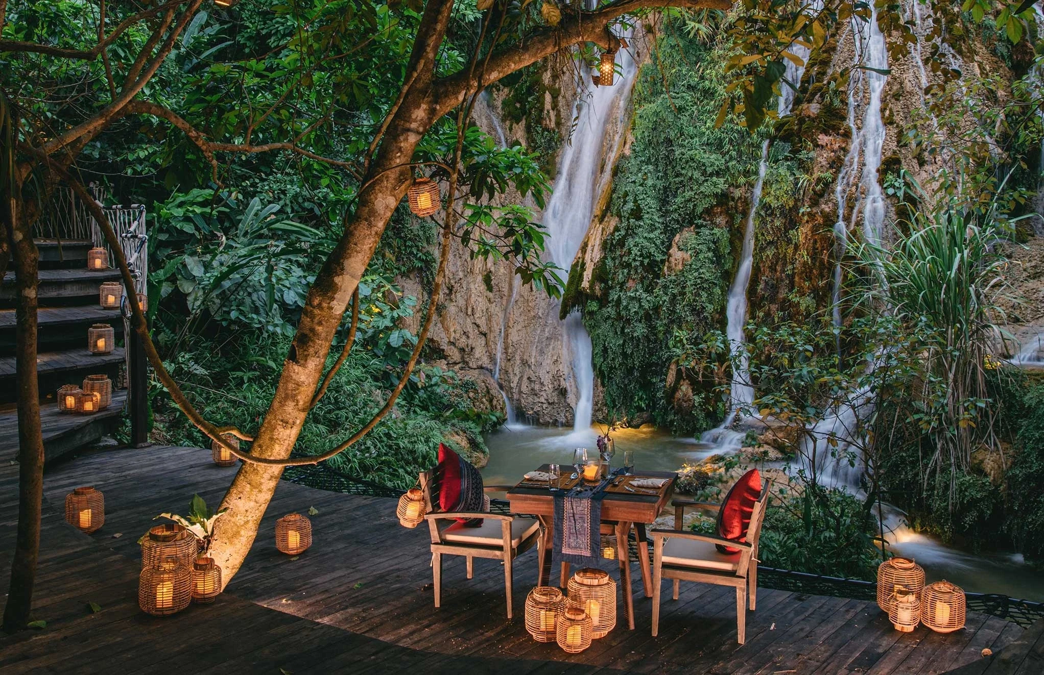 VN - Avana Retreat - Waterfall dining.webp