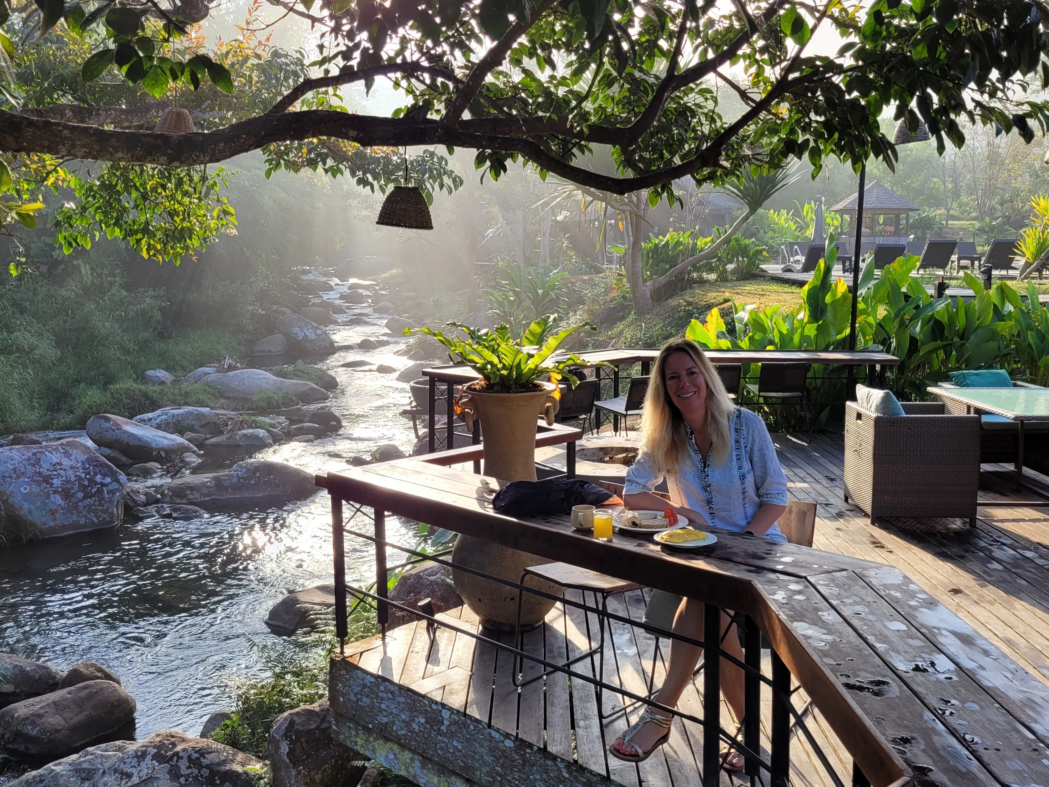 LA-Studiereis Evelyn- Namkat yorlapa- Waterfall walk  (19).webp