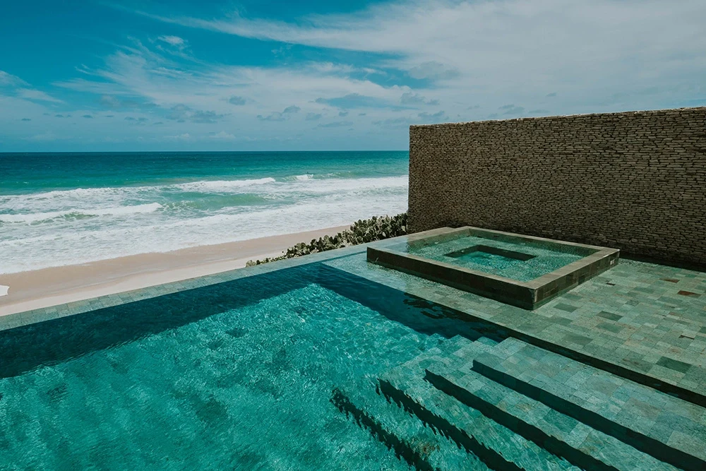 BR-Kenoa-Resort-Zwembad.webp