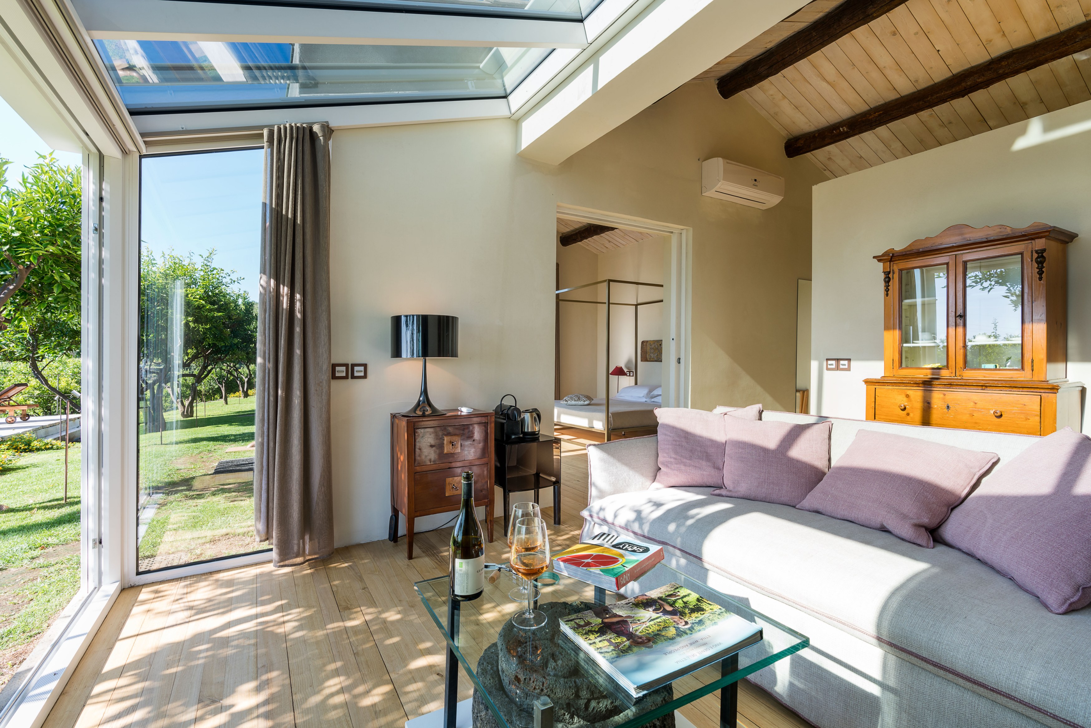 IT -Accommodatie-Monaci Delle Terre Nere-profumato livingroom.jpg