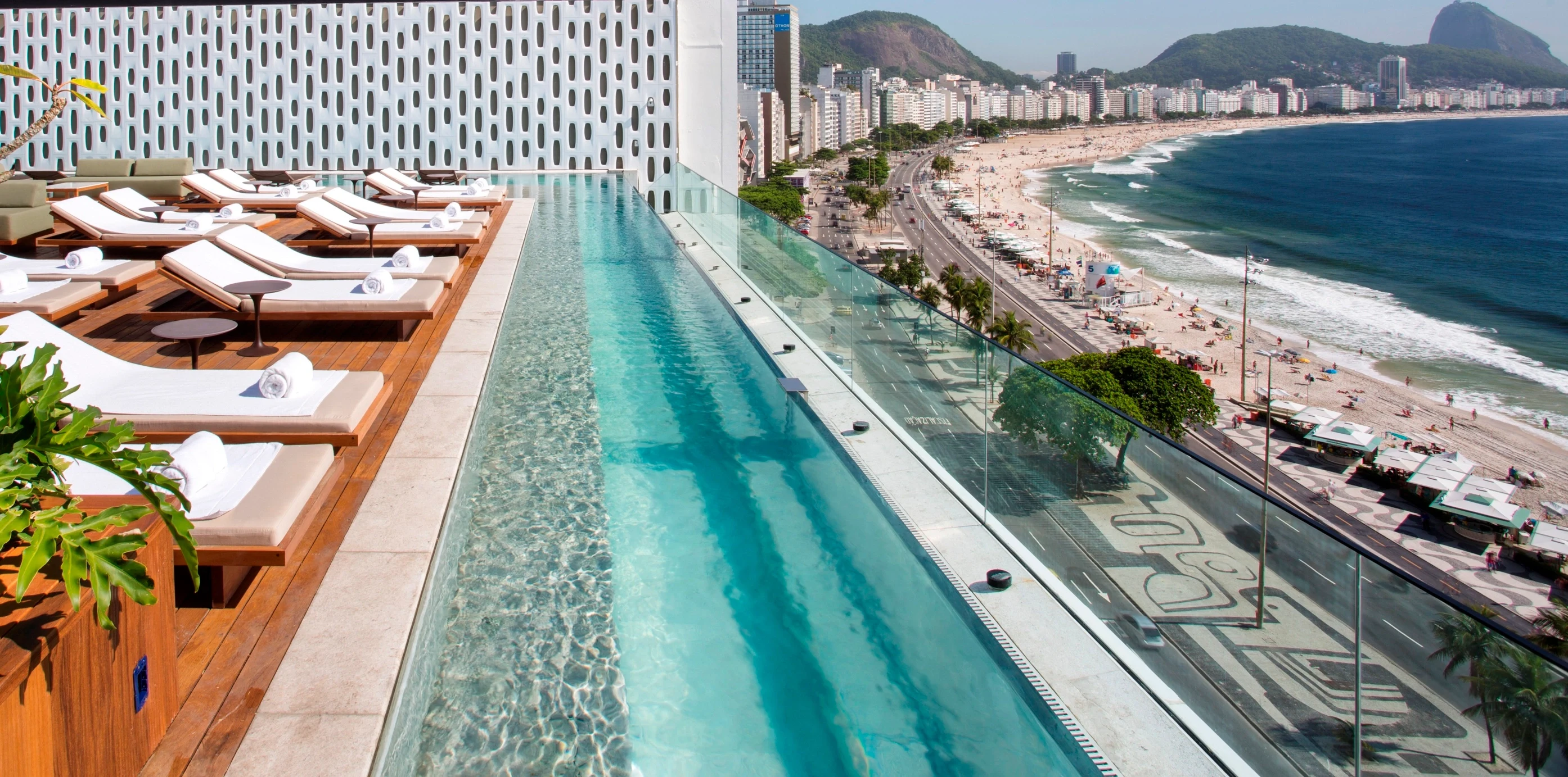BR - Hotel Emiliano - Pool.webp