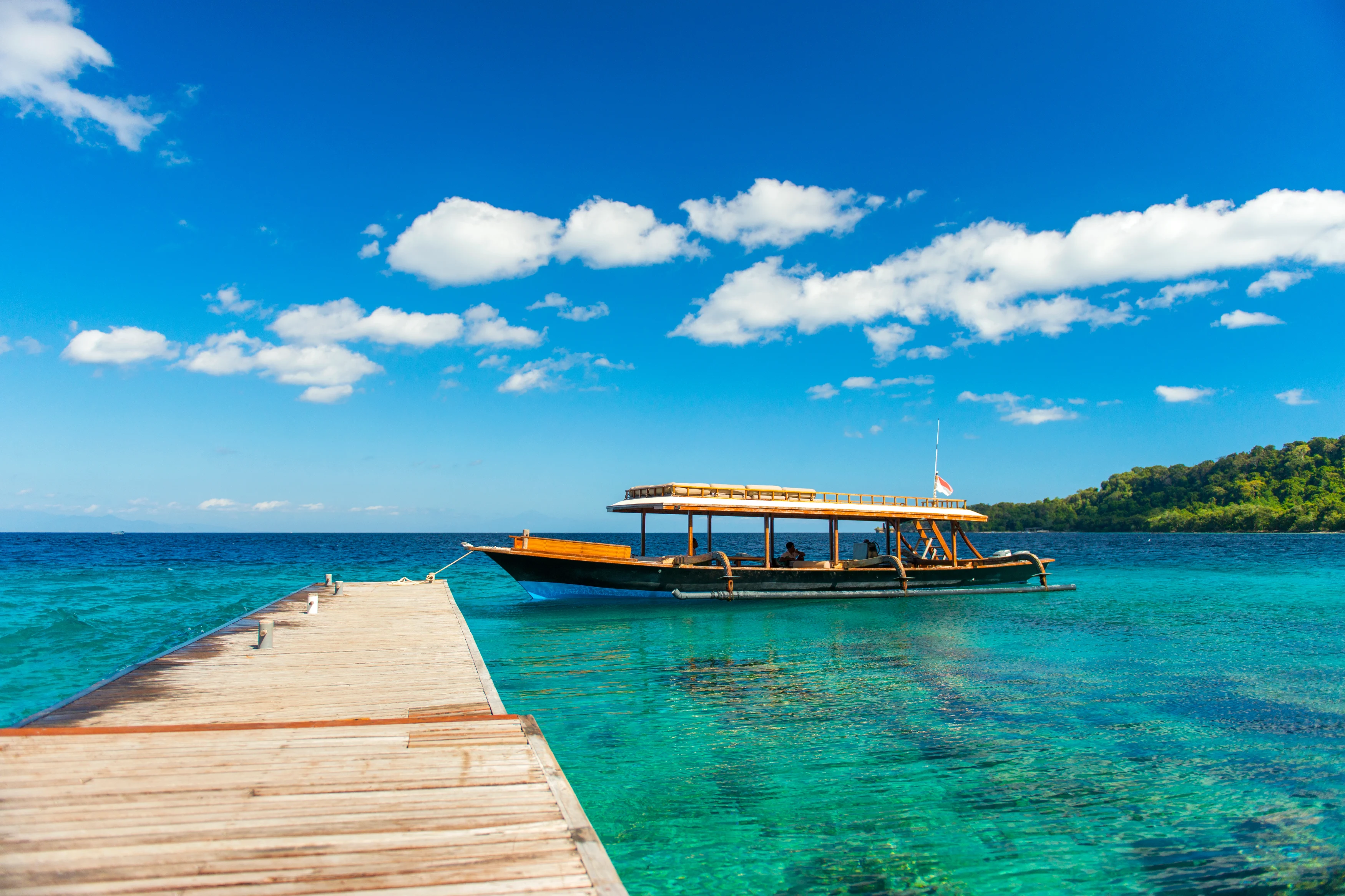 ID - Amanwana - jetty and boat.webp
