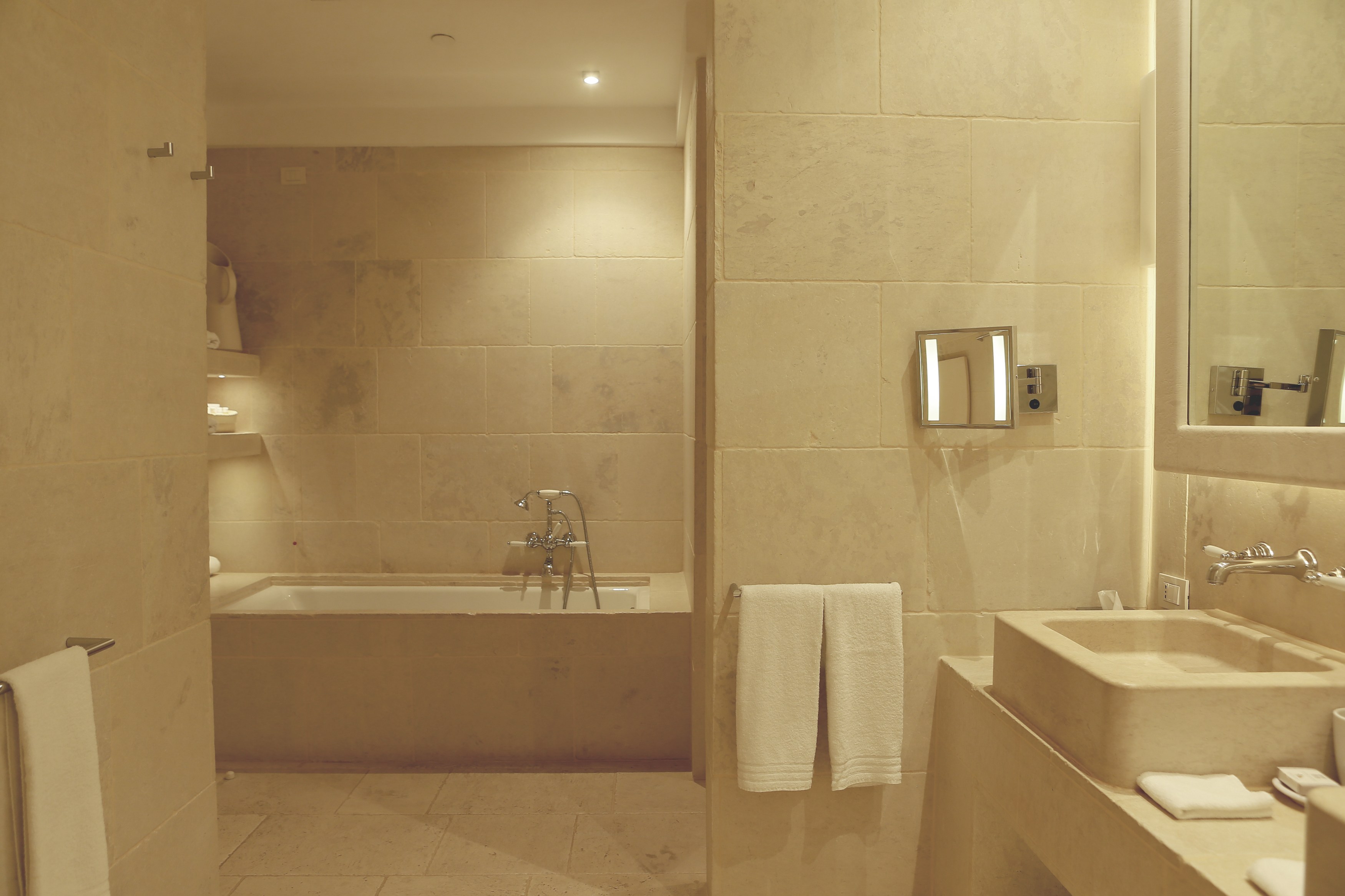 IT-accommodatie-Borgo Egnazia-corto room bathroom.jpg.JPG