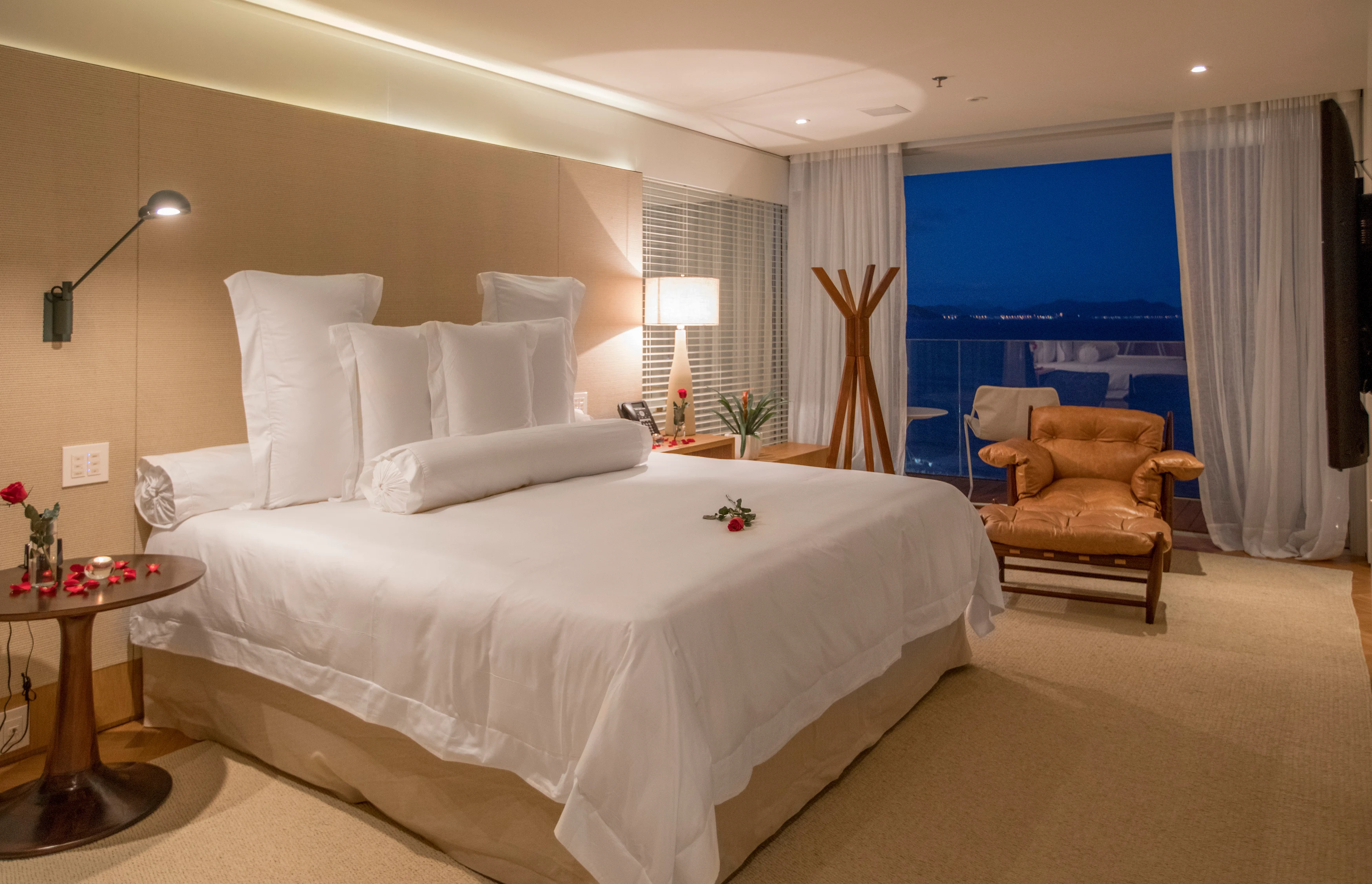 BR - Hotel Emiliano - Master Suite.webp