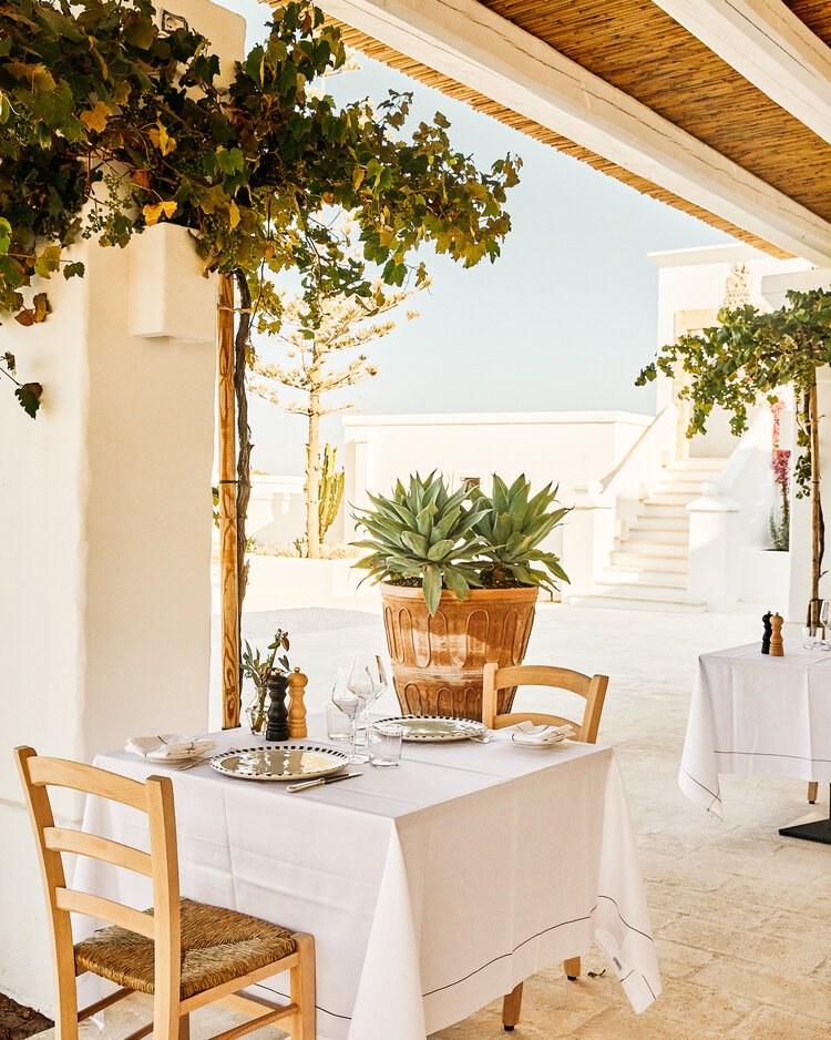 IT-Accommodatie-Calderisi-diner table.jpg