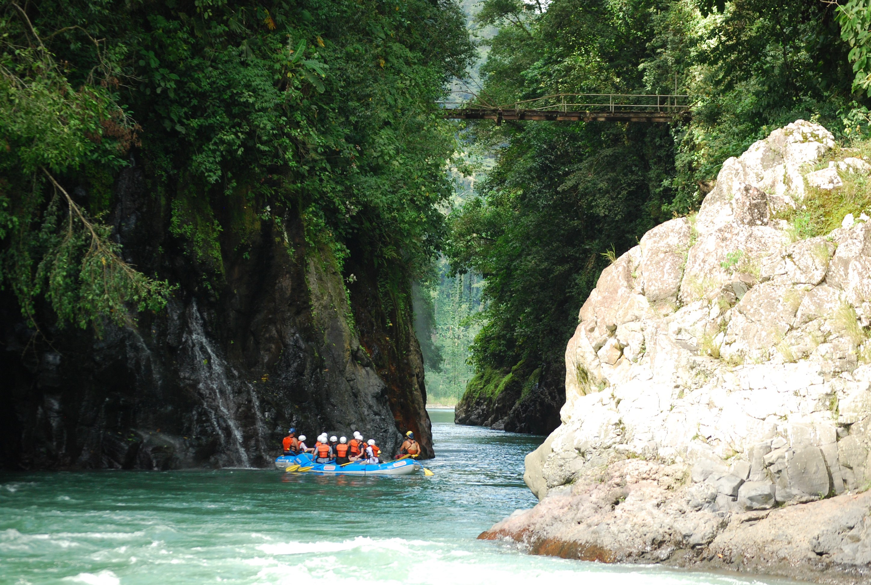 CR-Pacuare Lodge-Rafting Scenery.JPG